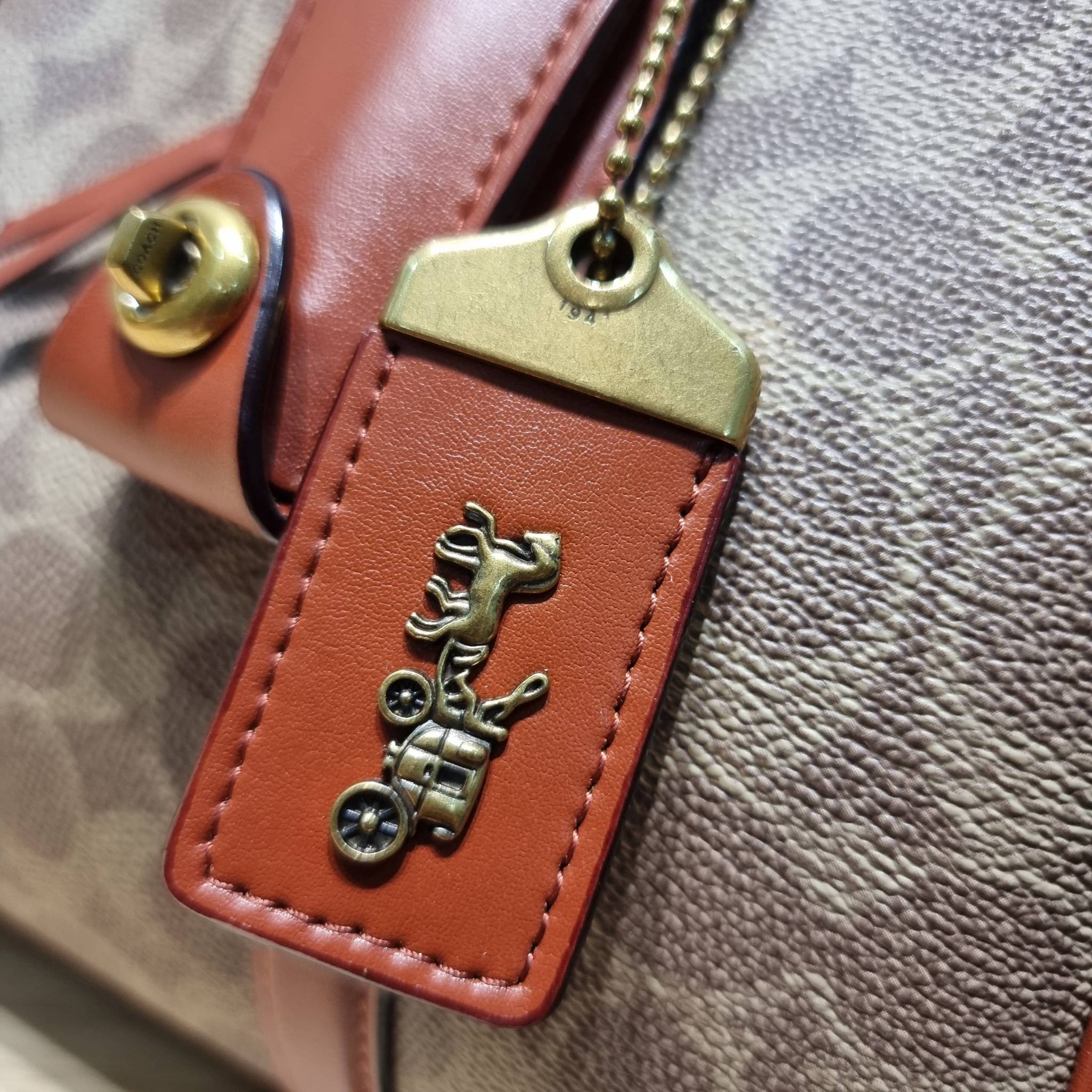 COACH RUBY SATCHEL 25 IN SIGNATURE CANVAS CP239 พร้อมส่ง กระเป๋าทรงหมอนดีไซน์ใหม่ ใบใหญ่ เพิ่มดีเทลความหรูมากมาย