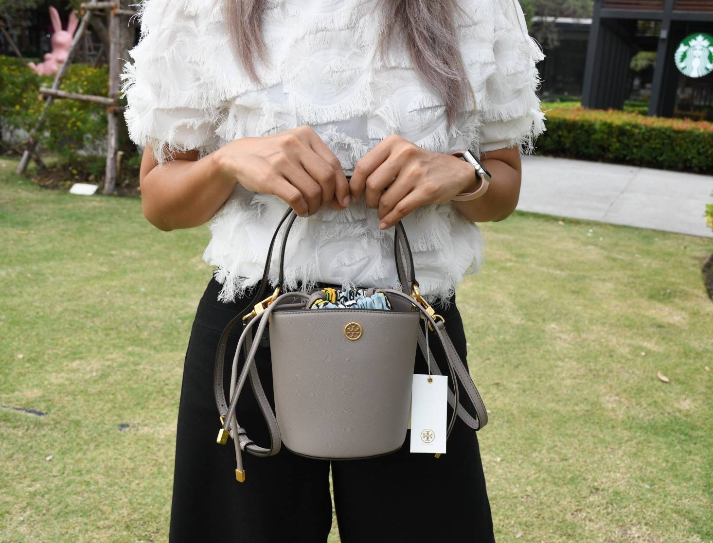 Tory Burch Robinson Mini Leather Bucket Bag 75591 กระเป๋าถือ หรือ สะพายข้าง Crossbody ได้ วัสดุหนังแท้ อะไหล่ทองหรูหรา
