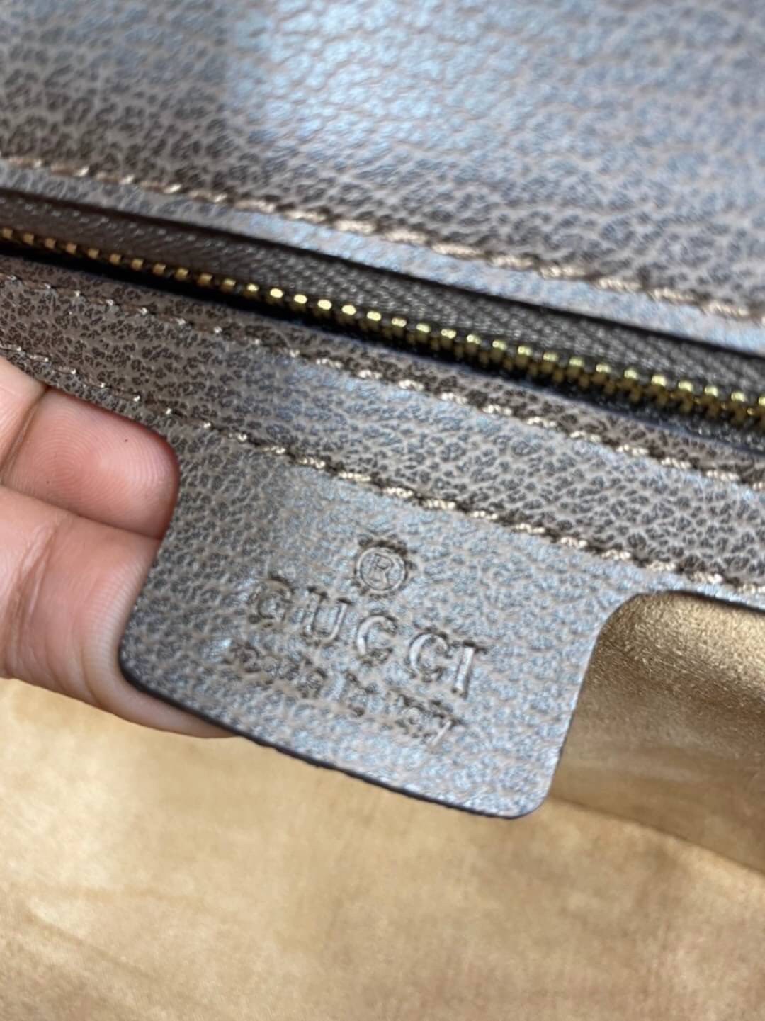 VIP GIFT 】หนังแท้ GUCCI Brown GG Marmont Shoulder Bag พร้อมส่งที่ไทย ได้ไปไม่ผิดหวังแน่นอนค่ะ! งานหนังแท้ชั้นดีที่สุดค่ะ สวยมาก อะไหล่ดูแพงทุกจุด ใบจริงสวยหรูดูแพง แมทกับชุดได้ทุกชุด สาวๆที่ได้ไปไม่ผิดหวังแน่นอน สินค้าคุณภาพ พร้อมส่งห้ามพลาดเลยนะคะ!