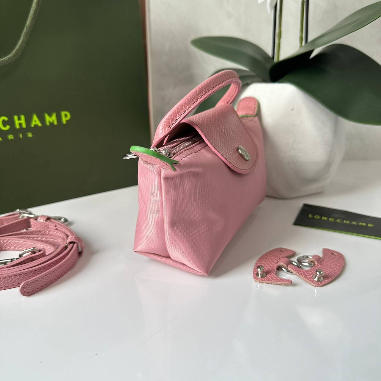 LONGCHAMP LE PLIAGE ORIGINAL Pouch with handle กระเป๋าใบเล็กขนาดกระทัดเหมาะกับใส่ของจำเป็นจุกจิก