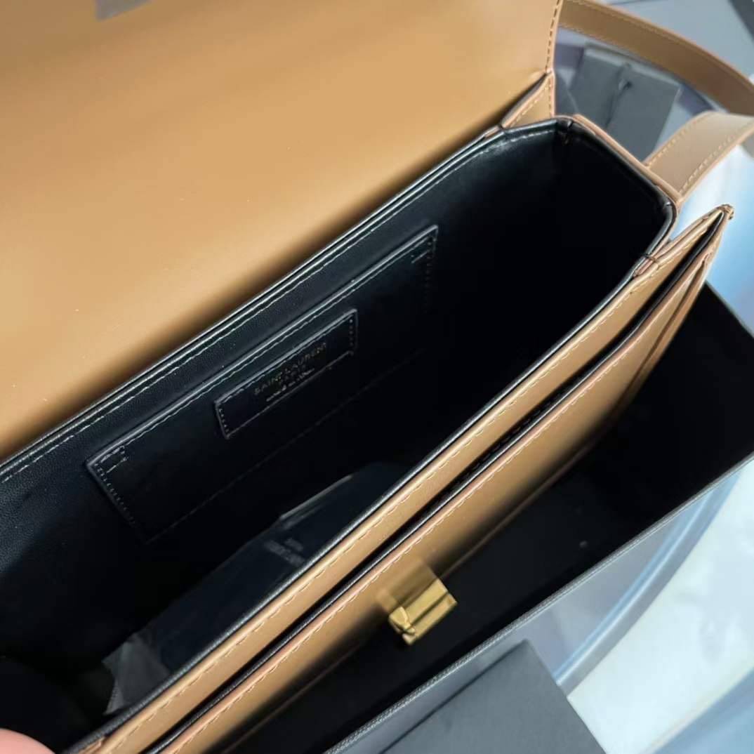 YSL Solferino medium crossbody bag คอลเล็คชั่นน้องโรเซ่ ROSE BLACKPINK ที่สุดแห่งความคลาสสิก เกรดออริจินอล หนังสวยมาก กระเป๋าสะพายรุ่นที่สาวๆ ทุกคนควรมีติดตู้ ภาพถ่ายจากงานขายจริง สวยตามรูป ไม่ผิดหวังค่ะ