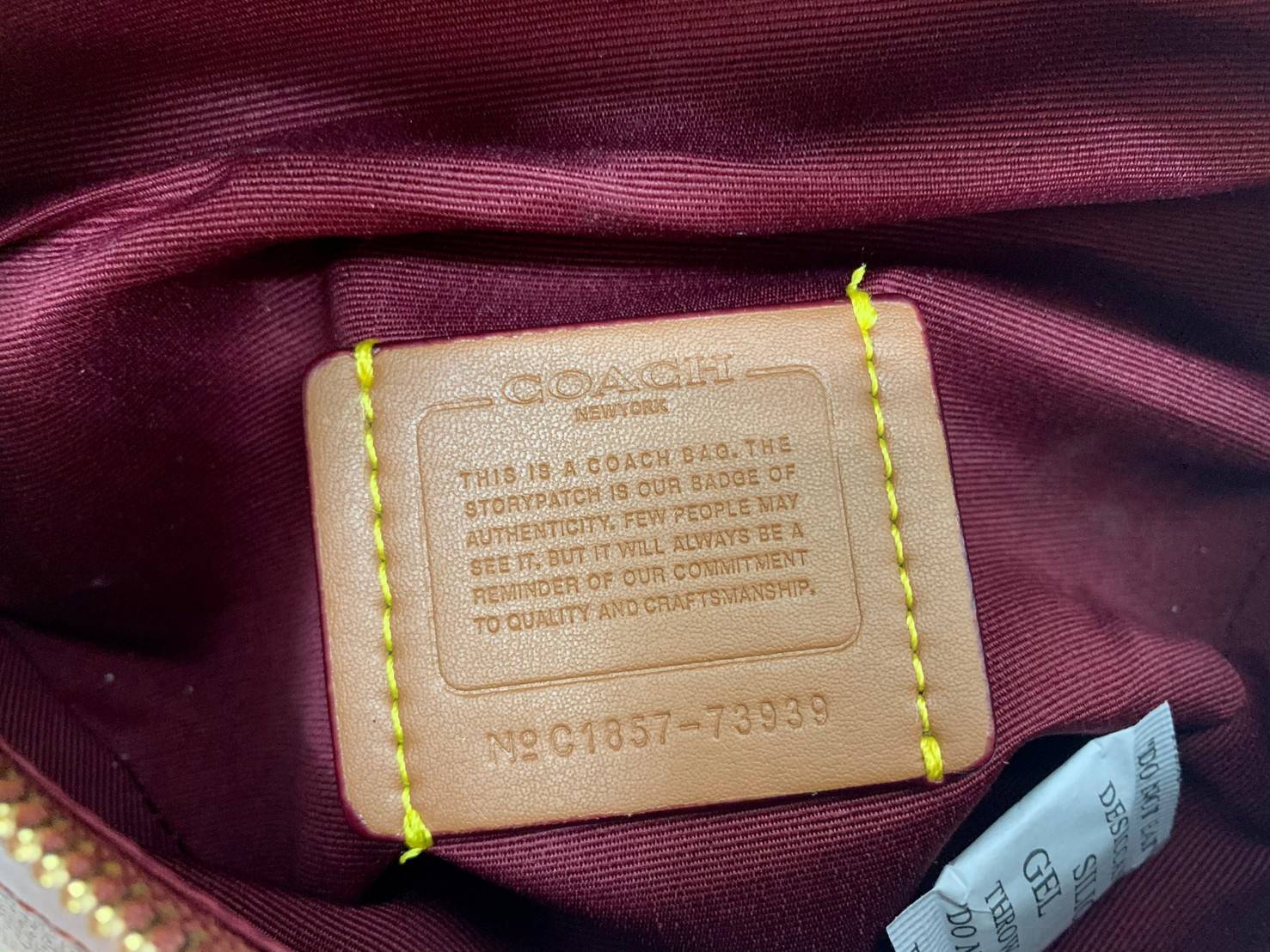 LIMITED EDITION !! COACH BELT BAG IN SIGNATURE WITH REXY BY GUANG YU กลับมาอีกครั้งกับ Coach X Disney สวยงามมากๆค่ะ คาดอก คาดเอวได้ ลาย C ตัดขอบหนังเรียบ มีช่องซิปทั้งหน้า//หลัง ใส่มือถือได้ทุกรุ่น;พาสปอร์ตได้ ;กระเป๋าเงินใบกลางได้;อื่นๆจำเป็นได้ครบค่ะ.