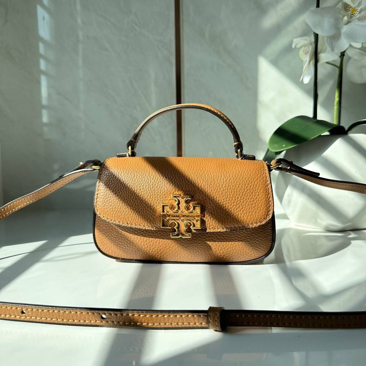Tory Burch Britten Mini Top Handle Crossbody Bag กระเป๋าสะพายใบเล็กดีไซน์เรียบหรู เกรดออริ สลับแท้ 1:1 ใช้งานต่างประเทศได้