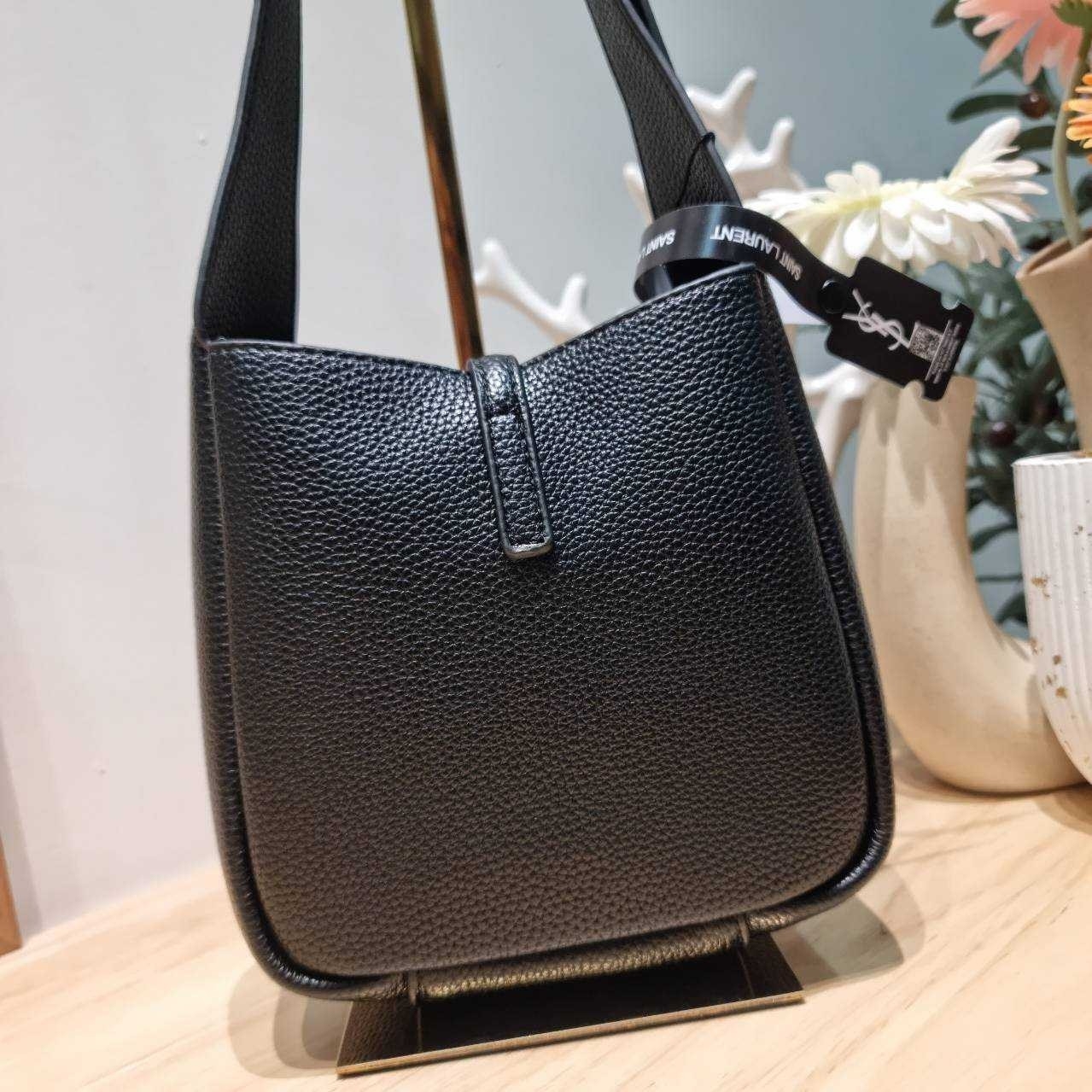 MINI YSL LE 5 À 7 SOFT BABY IN SMOOTH LEATHER กระเป๋าสะพายทรงโฮโบ ขนาดใหม่ baby สวยฟาด ดาเมจคือร้อนฉ่าสุดๆ! ดีไซน์สุดคลาสสิค ควรมีที่สุดค่า เกรดออริ 1:1 ใช้งานต่างประเทศได้