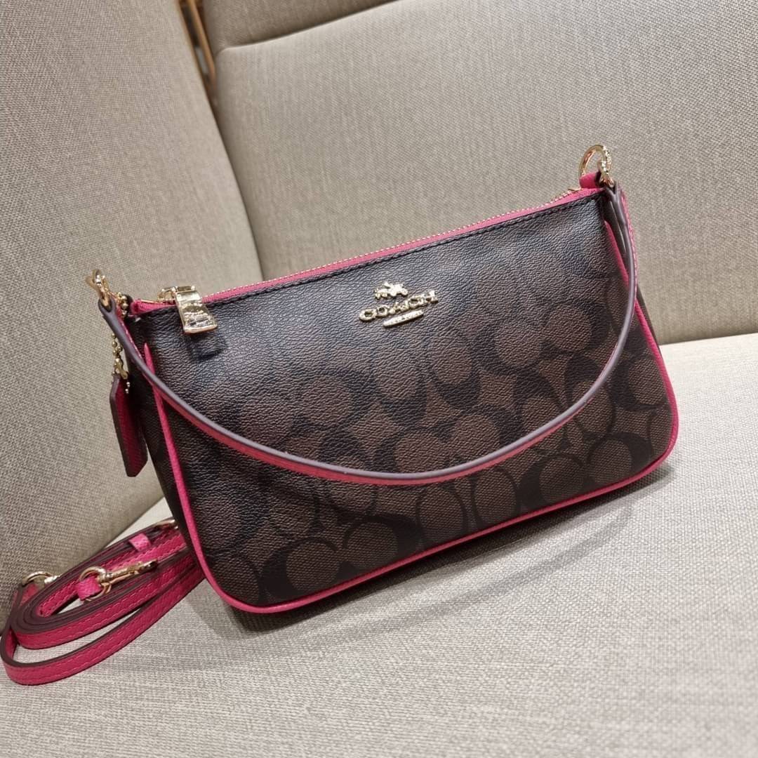 COACH 36674 TOP HANDLE POUCH IN SIGNATURE JACQUARD กระเป๋าทรงพอช ยอดฮิต ยกขึ้นแท่น ด้วยดีไซน์ที่ออกมาให้ใช้งานได้ง่าย ขนาดกำลังเหมาะ วัสดุหนังแคนวาสทนทาน ดีไปหมดขนาดนี้!! คุณลูกค้าถึงสั่งกันรัวๆจริงๆ ภายในโล่งกว้าง ใส่โทรศัพท์ได้ทุกรุ่น มาพร้อมสายคล้องแขน