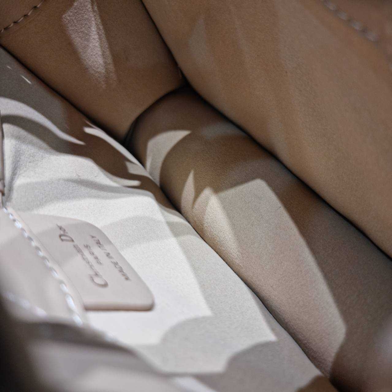 Dior mini book tote macro cannage bag กระเป๋าทรงโท้ทสุดฮิต ไซส์มินิ ดีไซน์ใหม่ หนังสวย พกพาไปไหนก็ได้ คล่องตัวและแมตช์ง่ายสุดๆ