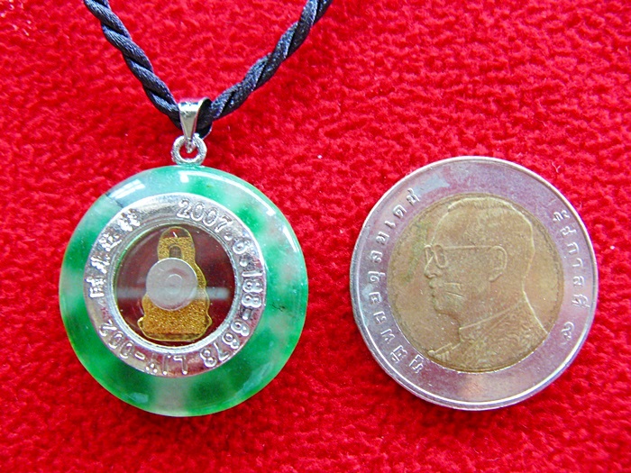 สินค้าหมดค่ะ สร้อยคอจี้หยกเจ้าแม่กวนอิมองค์สีทองปางถือขวดน้ำทิพย์แบบ1ค่ะ