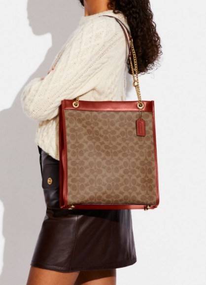 LIMITED EDITION 📣รุ่นใหม่ล่าสุด ยังไม่มีในช๊อปไทยจ้าา❗️ COACH CHAIN CASHIN TOTE ((C6338//C6620)) พร้อมส่ง สินค้าเข้าใหม่ ห้ามพลาดค่าา! กระเป๋าทรงTote สูง สามารถใส่เอกสาร//A4 ได้ วัสดุหนังแท้นิ่ม น้ำหนักเบาค่ะ 🔺จุดเด่นของรุ่นคือสายสะ