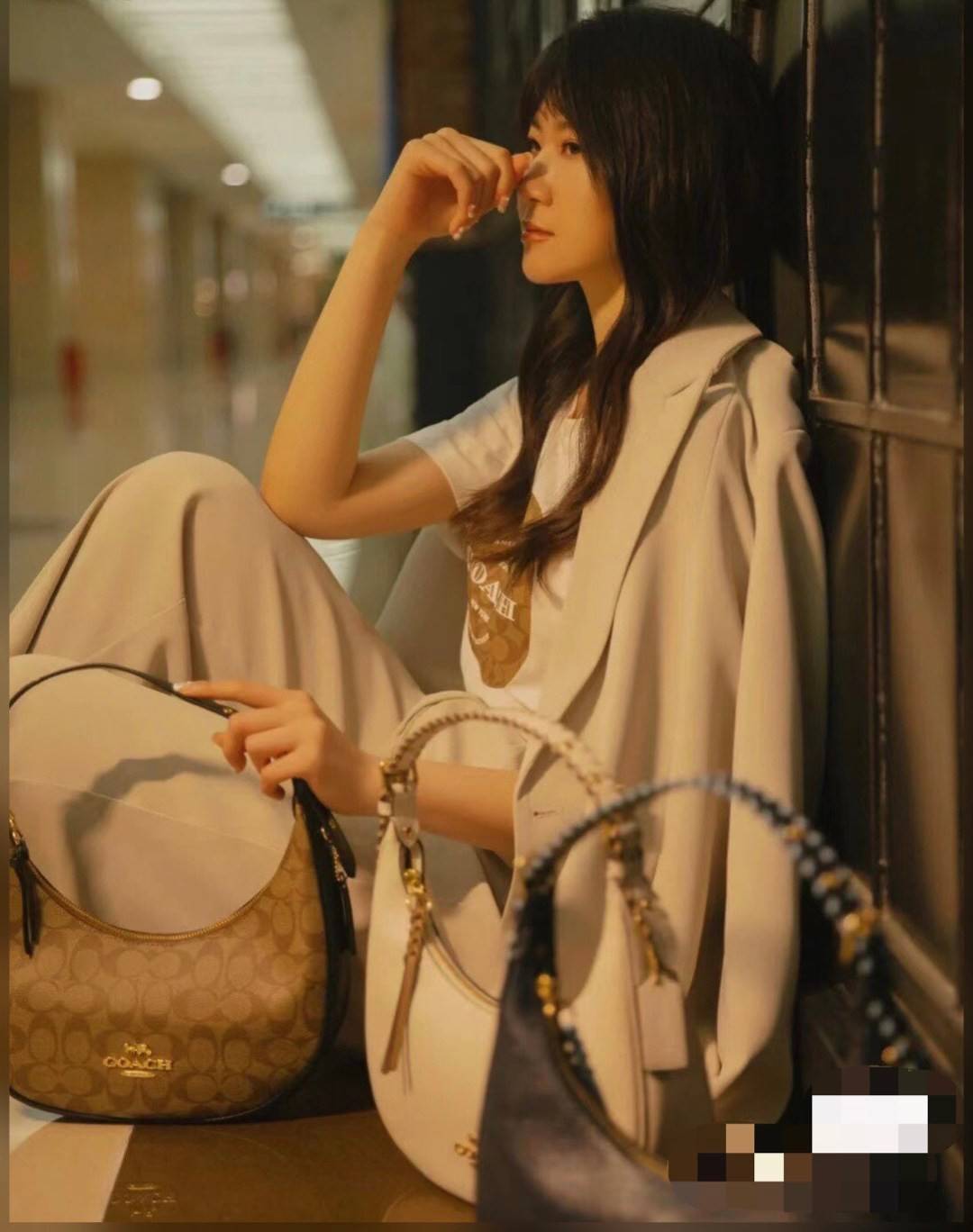 COACH BAILEY HOBO WITH WHIPSTITCH ((C4108//C1322)) พร้อมส่งที่ไทย!! สวยจริงไม่จกตาแน่นอนค่าา กระเป๋าทรงโค้ง ใช้แบบหิ้วหรือคล้องไหล่ก็ดูดี ใช้วัสดุหนังแท้ชั้นดี หนังสวยมากๆค่ะ ด้านหน้าใช้อะไหล่แบรนด์ตัวใหญ่ หรู ดูสะดุดตามีเดียว