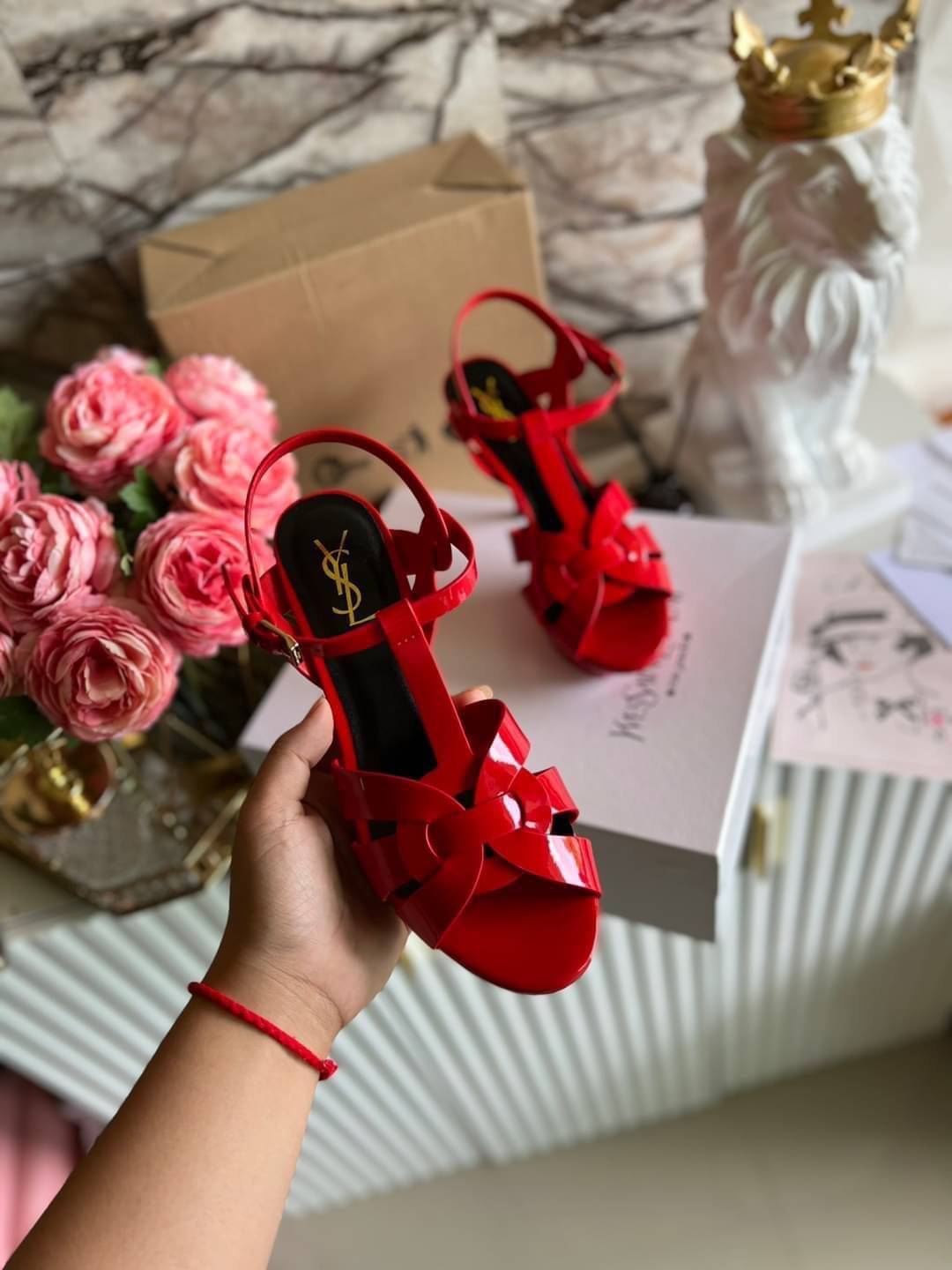 YSL TRIBUTE HEEL / SAINT LAURENT TRIBUTE HEEL / YSL HIGH HEEL เกรดออริจินอล รองเท้าส้นสูงแบรนด์หรู ที่สาวๆ ทุกคนควรมี ไว้ออกงานหรือใส่ทำงานได้ คู่นี้คือปังได้ตลอดกาล เพิ่มความสูงเพรียว สวยหรูมากค่ะ