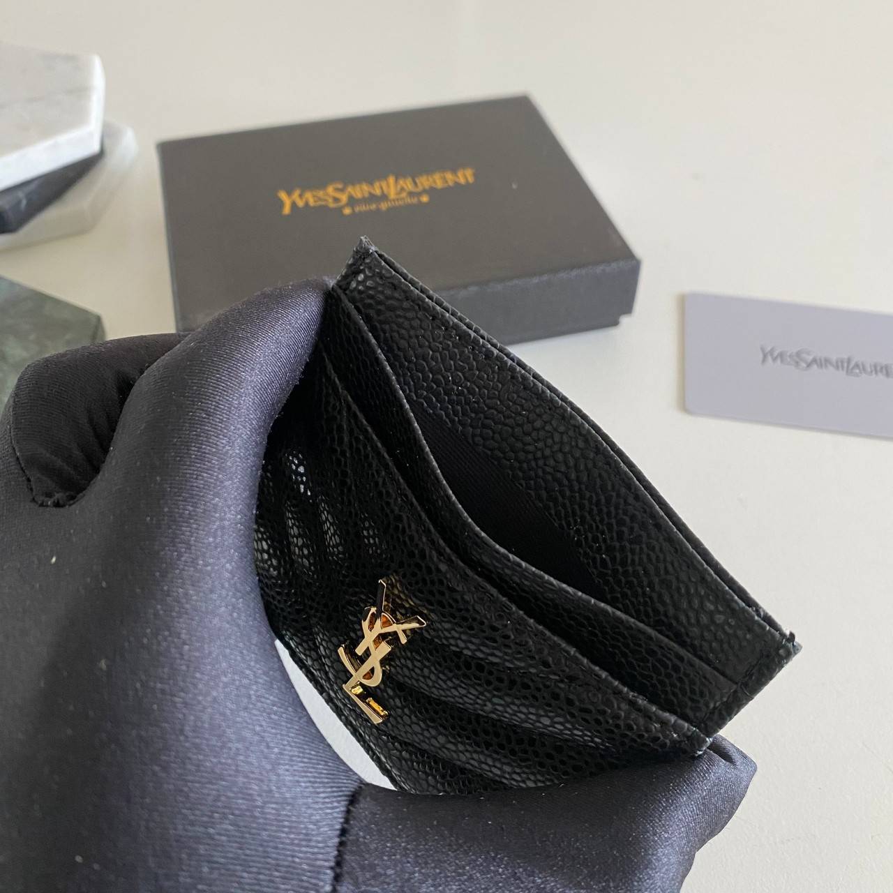 VIP 】หนังแท้ YSL SAINT LAURENT MONOGRAM CARD CASE IN GRAIN DE POUDRE EMBOSSED LEATHER (อะไหล่เงิน/อะไหล่ทอง) YSL CARD HOLDER