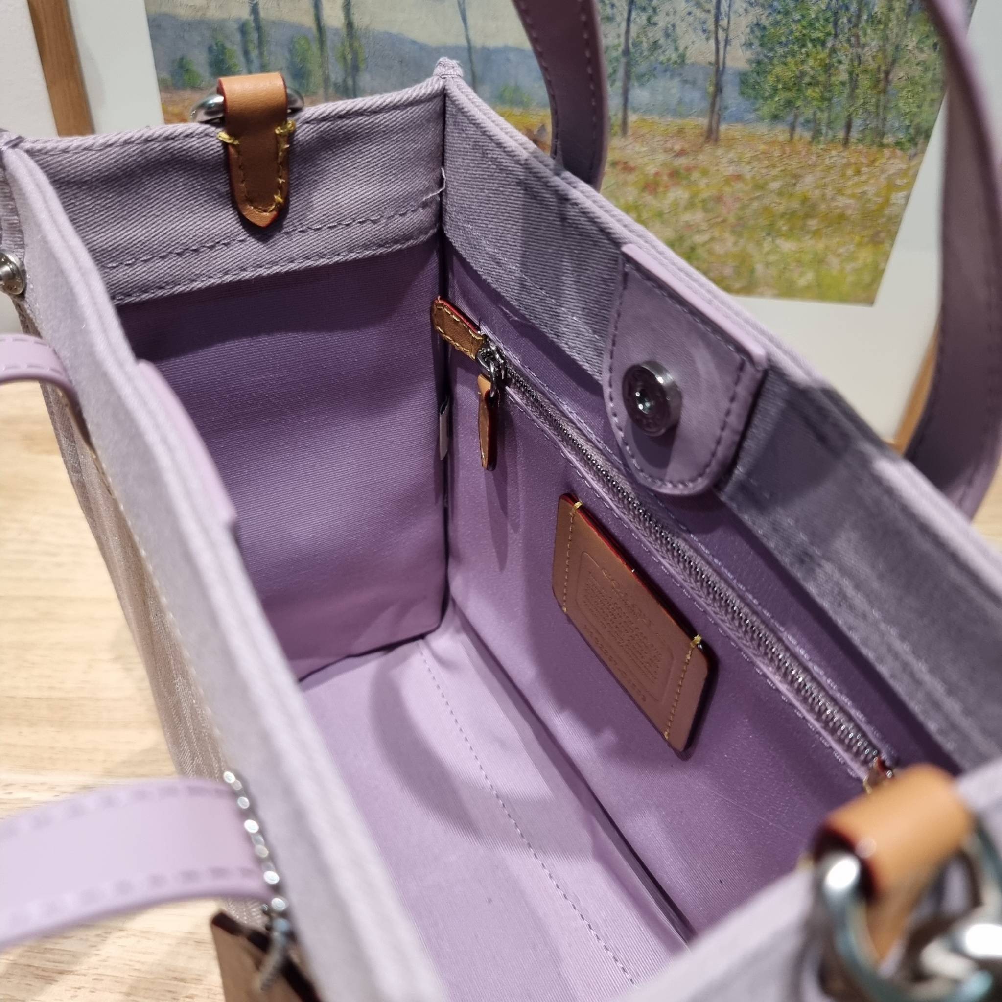 COACH FIELD TOTE 22 IN SIGNATURE DENIM / CJ853 คอลเลคชั่นใหม่ พร้อมสีใหม่ยังไม่เข้าไทย ให้ทุกคนได้มีสวยก่อนใครไปเลย!! กับกระเป๋าทรงโท้ท ไซส์กำลังสวย