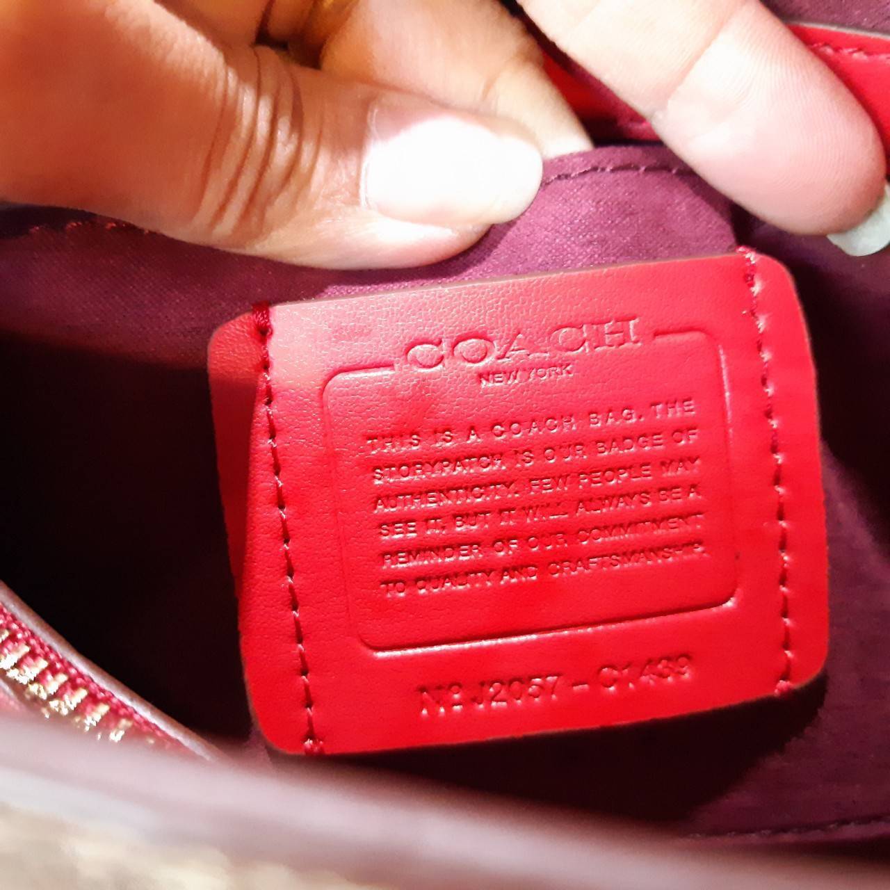 COACH TILLY SATCHEL 23 IN SIGNATURE CANVAS ((C1802//C1439/C1435)) กระเป๋า crossbody สวยหรู ขนาดใหม่ พร้อมสีมาใหม่!! ดีไซน์ย้อนยุค วัสดุหนังแคนวาสเคลือบลายสลับหนังแท้ มาพร้อมหูจับในตัว และสาย crossbody ปรับได้ตามตัว เปิด-ปิดด้วยตัวบิดล็อค ภายในโล่ง บุกำมะห