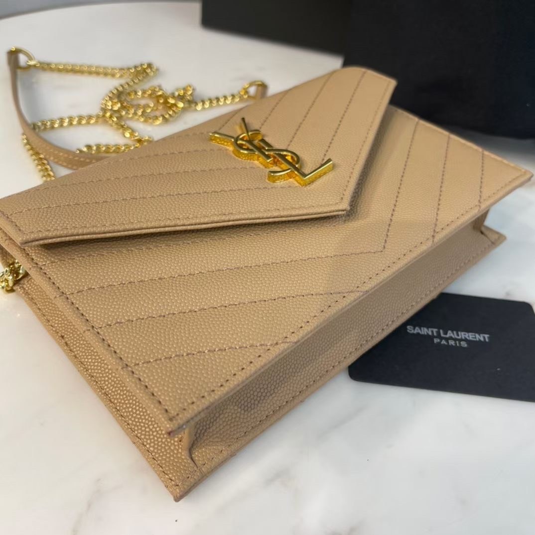 VIP 】หนังแท้ YSL Saint Laurent Envelope WOC 7.5” กระเป๋าเงิน wallet on chain ที่มาพร้อมสายสะพายแบบโซ่ ขนาด 7.5” หนังวัวติดโลโก้ YSL มีทั้งอะไหล่เงิน ทอง และดำ ด้านในมีช่องซิป และช่องใส่การ์ด 6 ช่อง เรียบหรู คลาสสิคมากๆ เลยค่ะ