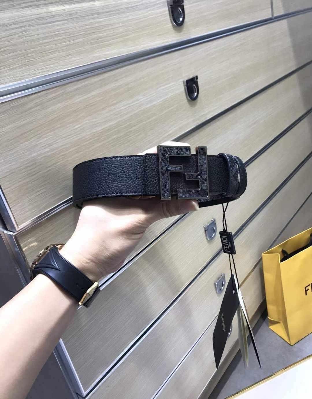 FENDI Belt Black leather belt / FF Belt เกรดออริจินอล สลับแท้ ดีไซน์เรียบหรูเข้ากับทุกลุค ภาพถ่ายจากงานขายจริง ใช้งานต่างประเทศได้ มาพร้อมกล่อง ห้ามพลาดค่ะ!