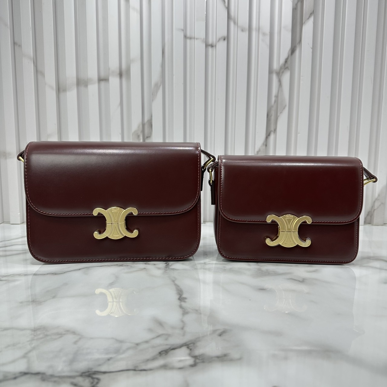 ORI หนังแท้ | 7" CELINE TRIOMPHE TEEN BAG in glossy leather กระเป๋าสะพายรุ่นยอดนิยม ถ่ายทอดให้เห็นถึงแก่นแท้ของสไตล์แบบ CELINE งานหนังเรียบเงาสวยหรูหรา