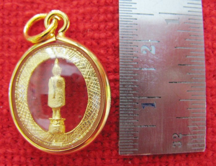 จี้พระประจำวันเกิดวันพุธกลางวัน ปางอุ้มบาตร องค์ใหญ่ทรงวงรี ล้อมเพชรเลี่ยมทองไมครอนค่ะ