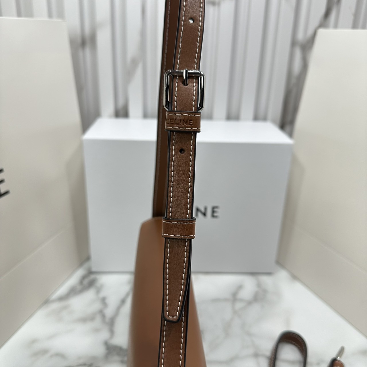 CELINE TRIOMPHE SHOULDER BAG / Celine SHOULDER BAG CLAUDE in shiny กระเป๋าสะพายไหล่ พร้อมสายสะพาย 2 เส้น เกรดออริ 1:1 ใช้งานต่างประเทศได้