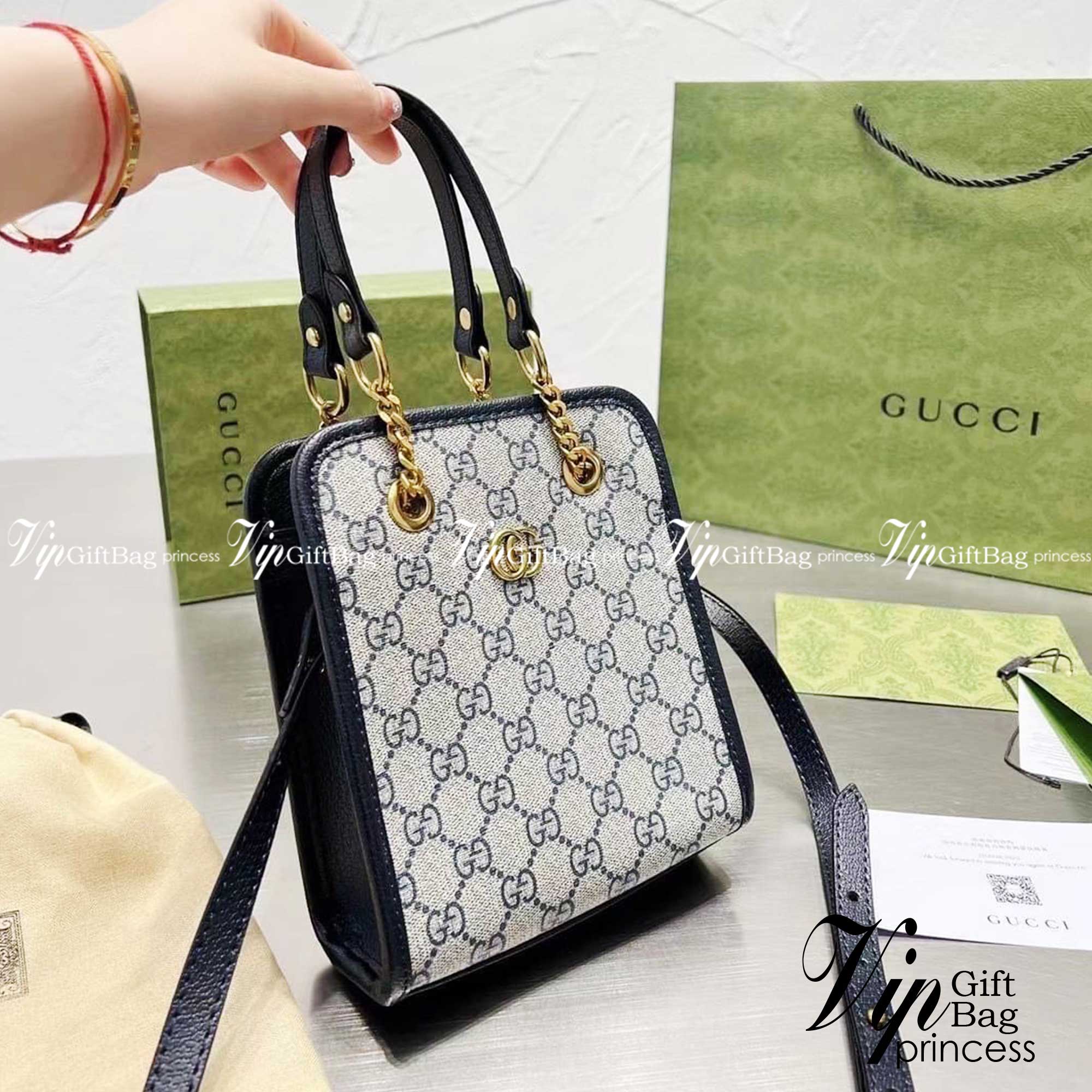Gucci GG Marmont Matelasse Mini Bag / Gucci mini tote with chain bag กระเป๋าทรงโท้ทมินิ พร้อมสายสะพายโซ่ รองบ่าเป็นหนัง ถือได้ สะพายได้พร้อมสายยาวหนัง ภายในโล่งกว้าง จุของได้เยอะ ภาพถ่ายจากงานขายจริง ใช้งานต่างประเทศได้