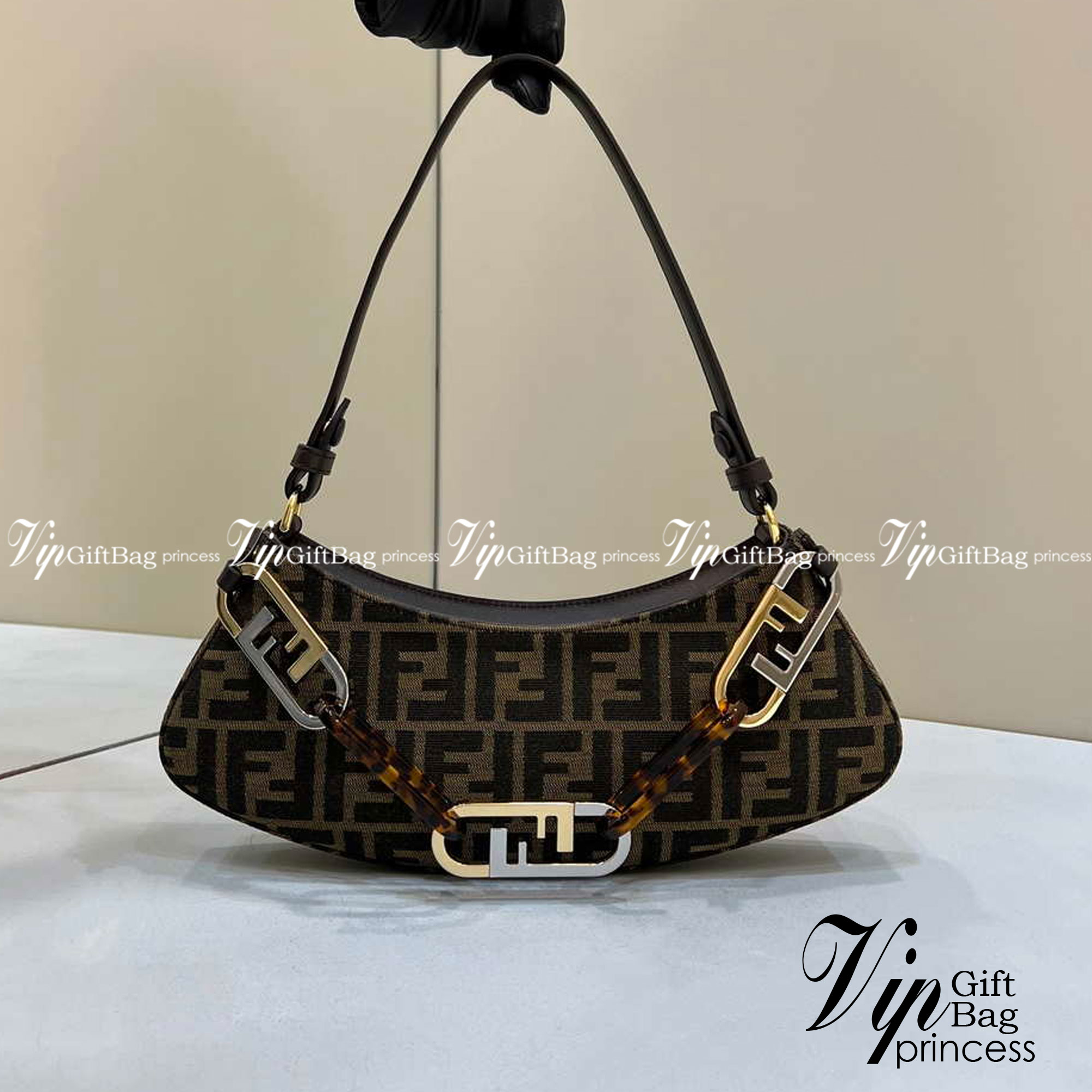 Fendi O'Lock Swing tapestry fabric pouch / Fendi Shoulder Bag กระเป๋าสพายไหล่เฟนดิ พร้อมสายสะพาย 2 เส้น สวยหรู ภาพถ่ายจากงานขายจริง ใช้งานต่างประเทศได้
