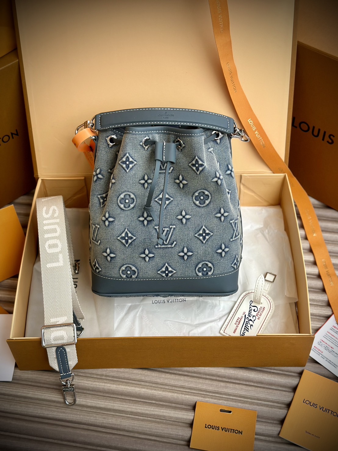 LV Nano Noé Denim Vintage Bag / LV Bucket Bag กระเป๋าทรงบัคเก็ตเดนิมสไตล์วินเทจ รุ่นใหม่ปั้มลายโมโนแกรมบนเดนิมสุดไอคอนิก ที่ใครเห็นต้องเป็นคลั่งรัก ผู้ดี หรูหราได้ทุกลุค ทุกสไตล์