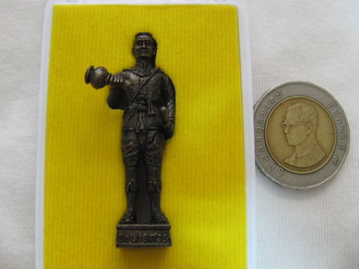 สินค้าหมดค่ะ สมเด็จพระนเรศวรมหาราชประทับยืน วัดใหญ่ชัยมงคล พระนครศรีอยุธยากล่องเดิม พร้อมใบคาถาค่ะ