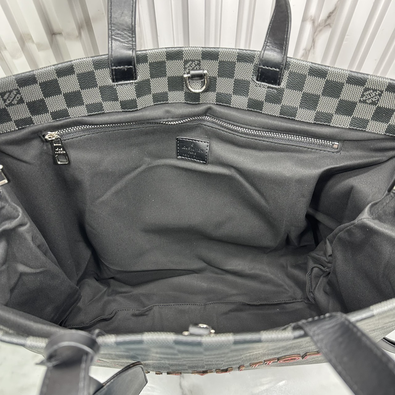 ORI หนังแท้ | LV Shopper Tote MM bag / Damier Black กระเป๋าทรงโท้ทใบใหญ่ แต่งลายตัวอักษรแบบลายมือเต็มใบ