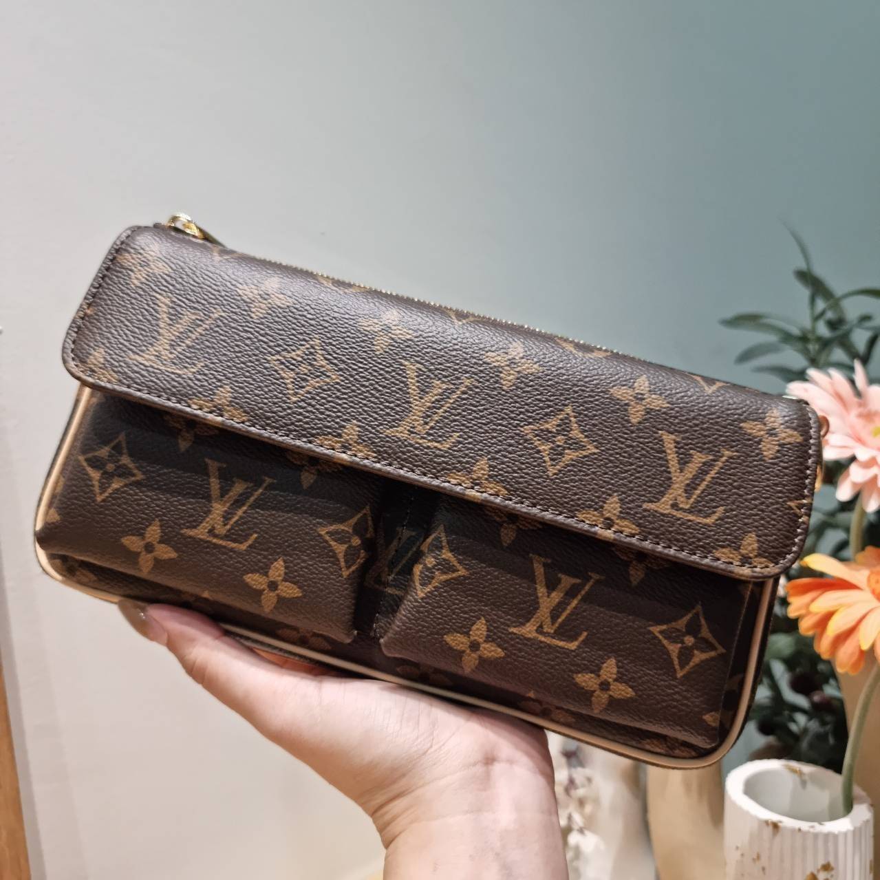 LV vivacite bag กระเป๋าสะพายมัลติ สายหนังครอสบอดี้ ปรับได้ตามต้องการ