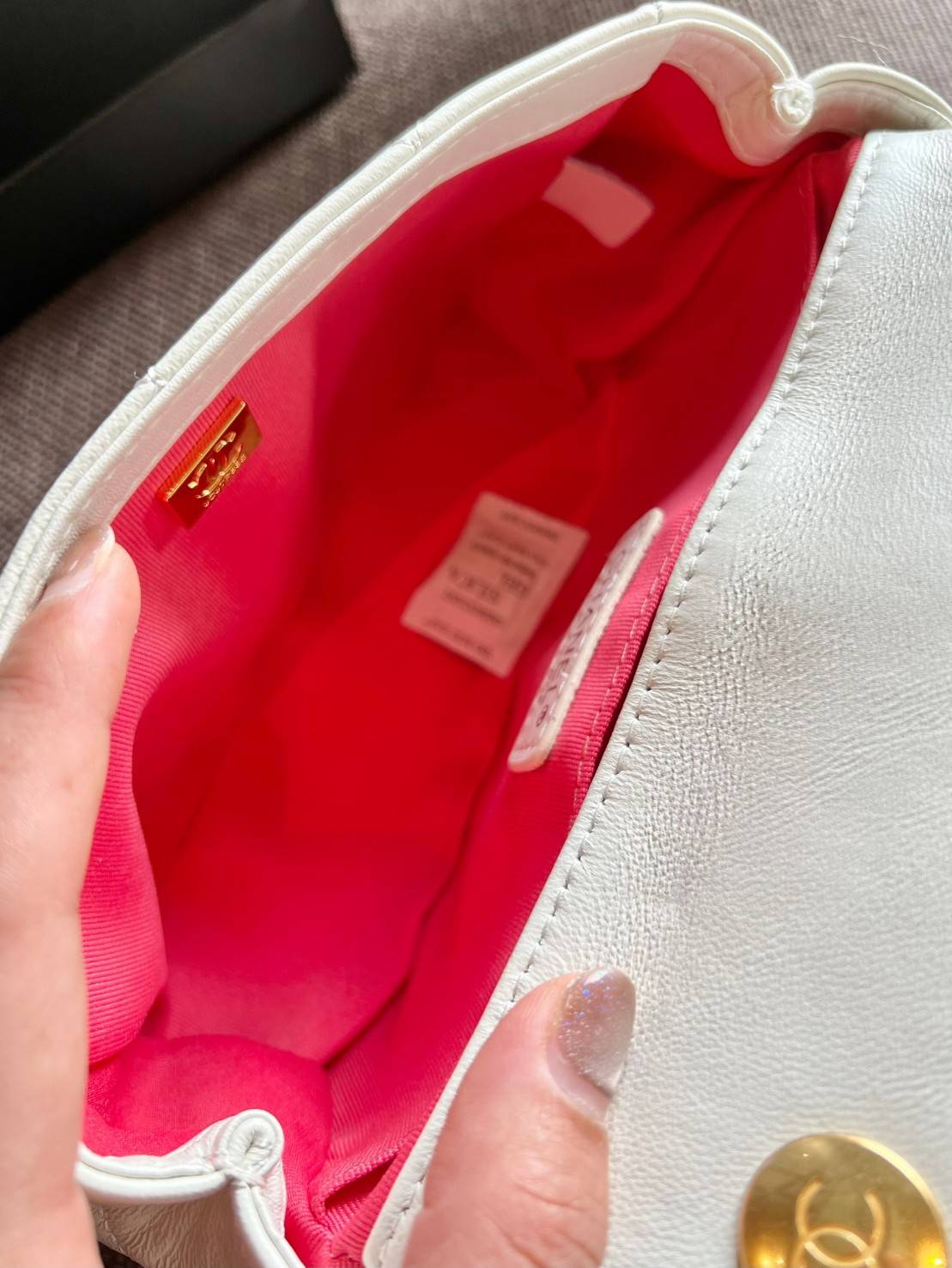 Chanel Small Flap Bag with Top Handle 8" /CHANEL CHAIN SHOULDER BAG กระเป๋าสะพายได้และหิ้วได้ หนังสวย เรียบ สัมผัสนุ่มมือ น่าใช้มากๆ