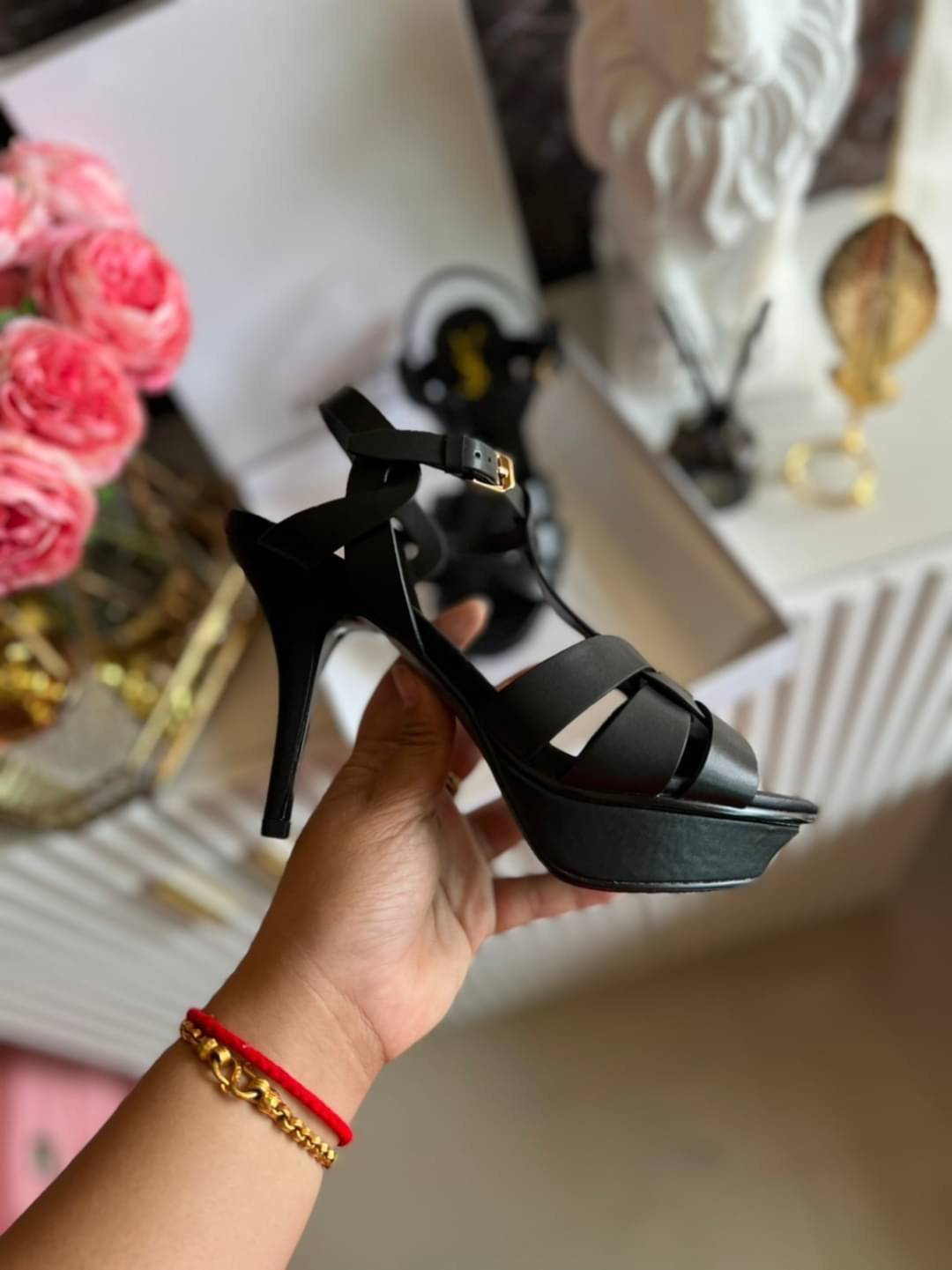 YSL TRIBUTE HEEL / SAINT LAURENT TRIBUTE HEEL / YSL HIGH HEEL เกรดออริจินอล รองเท้าส้นสูงแบรนด์หรู ที่สาวๆ ทุกคนควรมี ไว้ออกงานหรือใส่ทำงานได้ คู่นี้คือปังได้ตลอดกาล เพิ่มความสูงเพรียว สวยหรูมากค่ะ