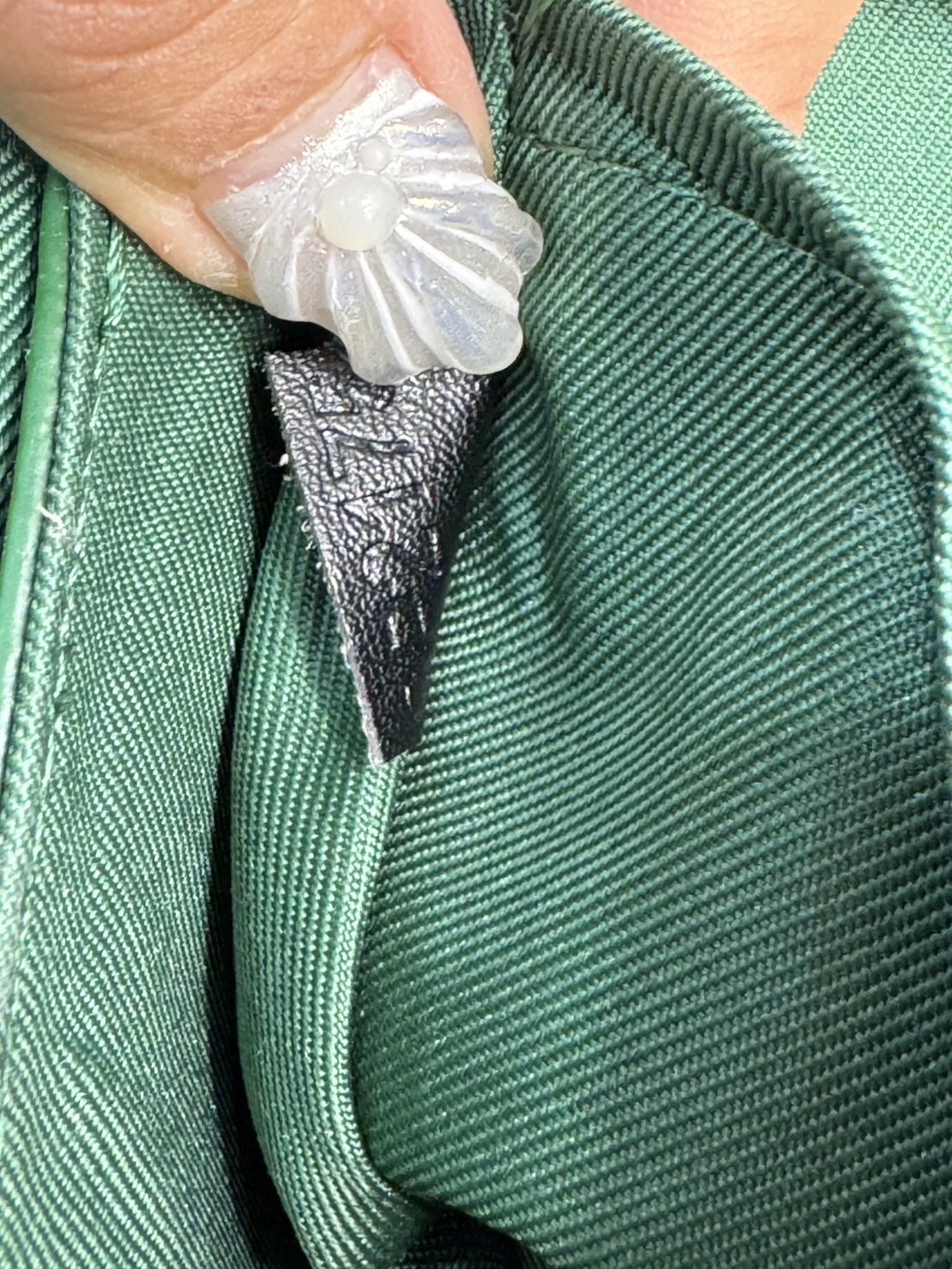 LV Soul Trunk Monogram Heritage Canvas Bag กระเป๋าสะพายทรงกล่องสีเขียวสดใส รุ่นใหม่สุดไอคอนิก มาพร้อมชาร์มห้อยรูปอุ้งเท้าน้องหมาน่ารักโดดเด่นน่ารักมากๆ สะพายข้างชิคๆ พร้อมตอบรับได้ทุกลุค ทุกสไตล์ไปเลยจ้า