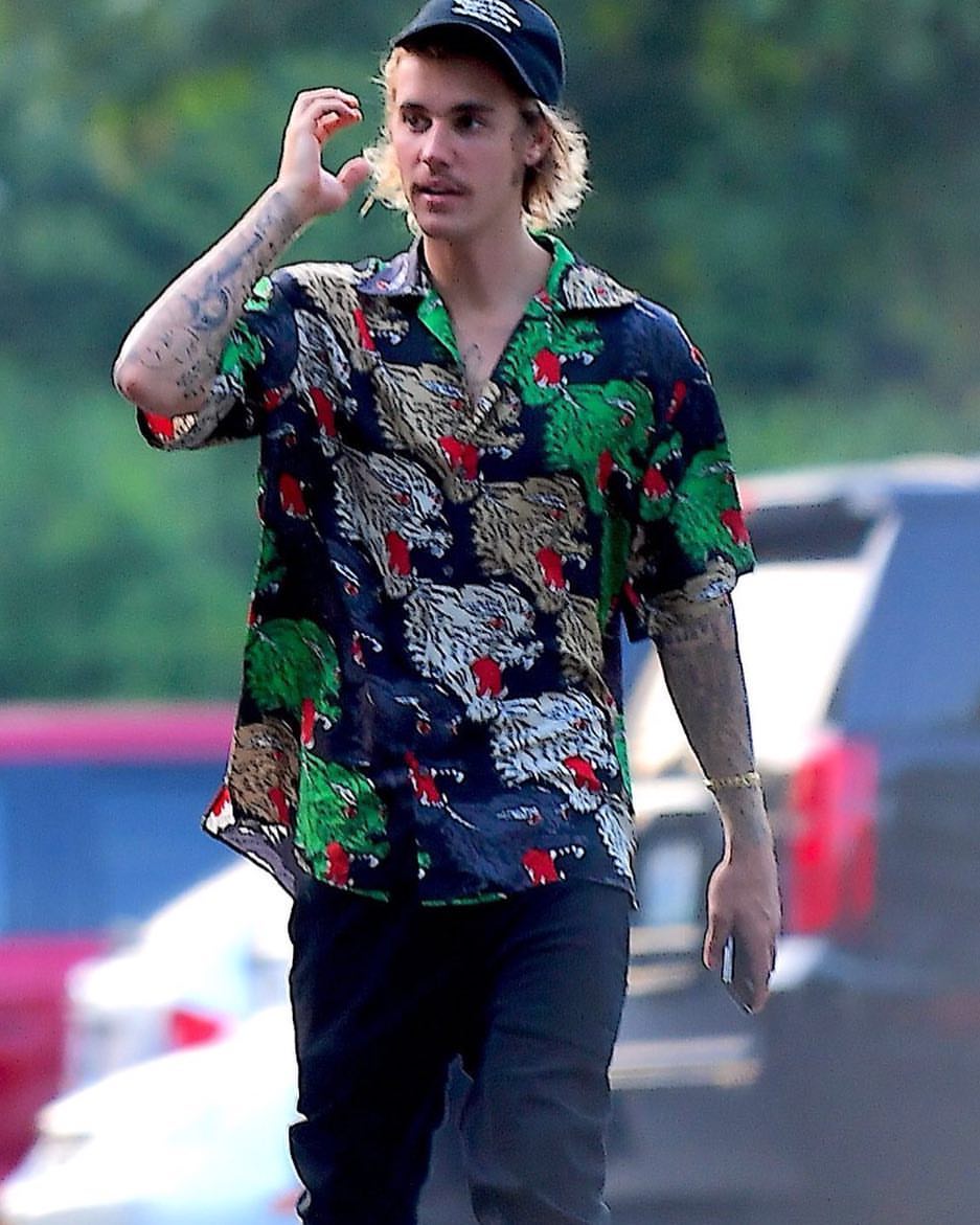 Gucci Panther Face Bowling Shirt in Green / Gucci Men's Shirts / Gucci Shirt งานเกรดออริจินอล พิมพ์ลายคมชัด มีป้ายแท็กที่คอเสื้อทุกตัว พร้อมส่งที่ไทย ภาพสินค้าถ่ายจากงานขายจริง ใช้งานต่างประเทศได้