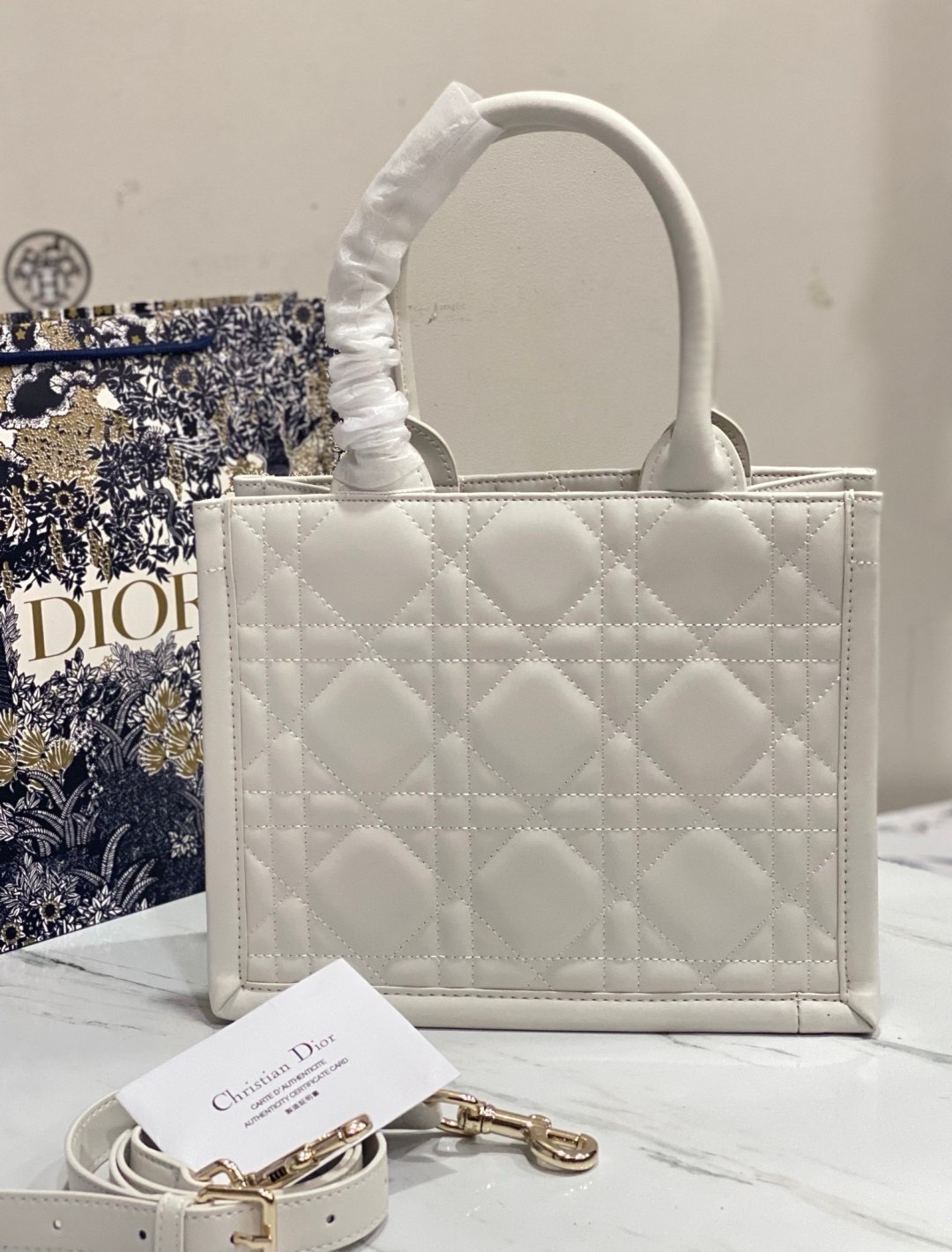 พร้อมส่ง 4 สี Small Dior Book Tote Macrocannage / DIOR TOTE BAG กระเป๋าทรงโท้ท เกรดออริ สลับแท้ 1:1 ใช้ต่างประเทศได้
