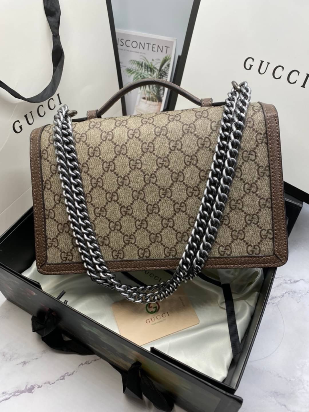 GUCCI Dionysus GG Top Handle Bag กระเป๋าสะพายไหล่ พร้อมหูจับในตัว ดีไซน์ให้ใช้งาน และพกพาได้สะดวกขึ้น ดึงดูดและสะกดสายตา รุ่นหายาก ที่สาวๆตามล่า!!