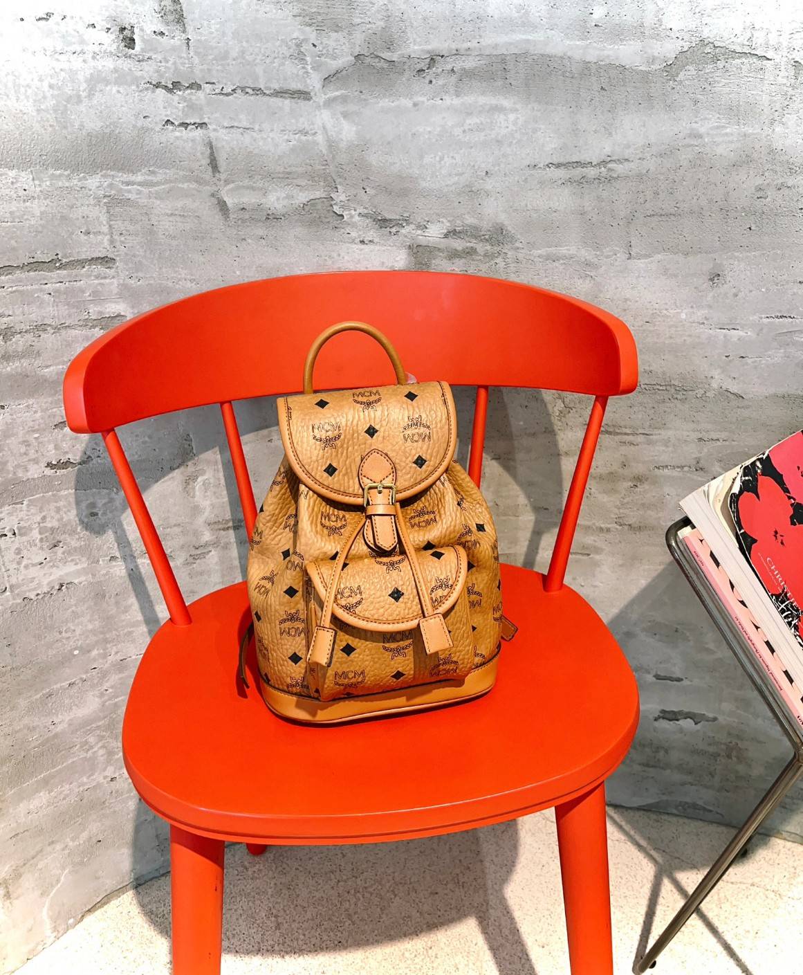 M.C.M AREN VISETOS BACKPACK / M.C.M Aren Drawstring Backpack in Visetos กระเป๋าเป้ทรงบัคเกตที่ทันสมัยคลาสสิคสวยมากๆ หนังแคนวาสอย่างดี ลายหนังสวยอีกหนึ่งรุ่นที่สาวๆควรมีติดตัว 🧡เกรดท็อปออริ เทียบแท้ 1:1 เกรดดีสุด ใช้งานต่างประเทศได้