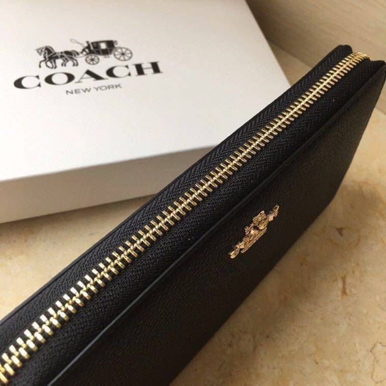 ของแท้ 💯% COACH กระเป๋าสตางค์ Slim Accordion Zip สีดำ ทำมาจากหนังเรียบสามารถใส่การ์ด ธนบัตรและเหรียญ มาพร้อมกับซิปปิดรอบ หนังลูกวัวแบบเนื้อละเอียด ช่องใส่การ์ด 8 ช่อง ช่องใส่ธนบัตร ช่องใส่เหรียญด้านใน และมีซิปปิดรอบ