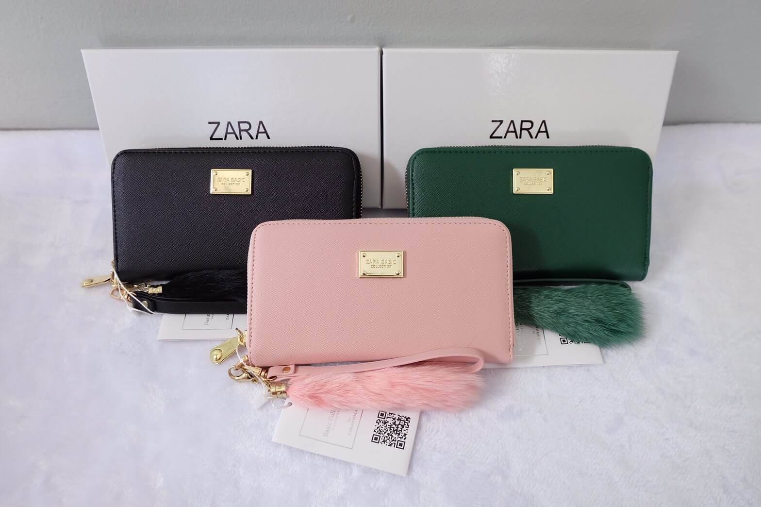 รุ่นขายดี รีสต้อคแล้วคะ! ZARA WALLET BAG กระเป๋าตังค์สีลูกกวาดแบรนด์ชั้นนำซาร่าวอลเลท ด้านในมี 3 ช่อง 1 ซิป แยกใส่ของจุกจิกได้ มีช่องใส่บัตรได้เยอะ อะไหล่ทอง พร้อมสายคล้องมือ ใส่ไอโฟน 6 ได้ค่า ห้ามพลาดเชียวน้า