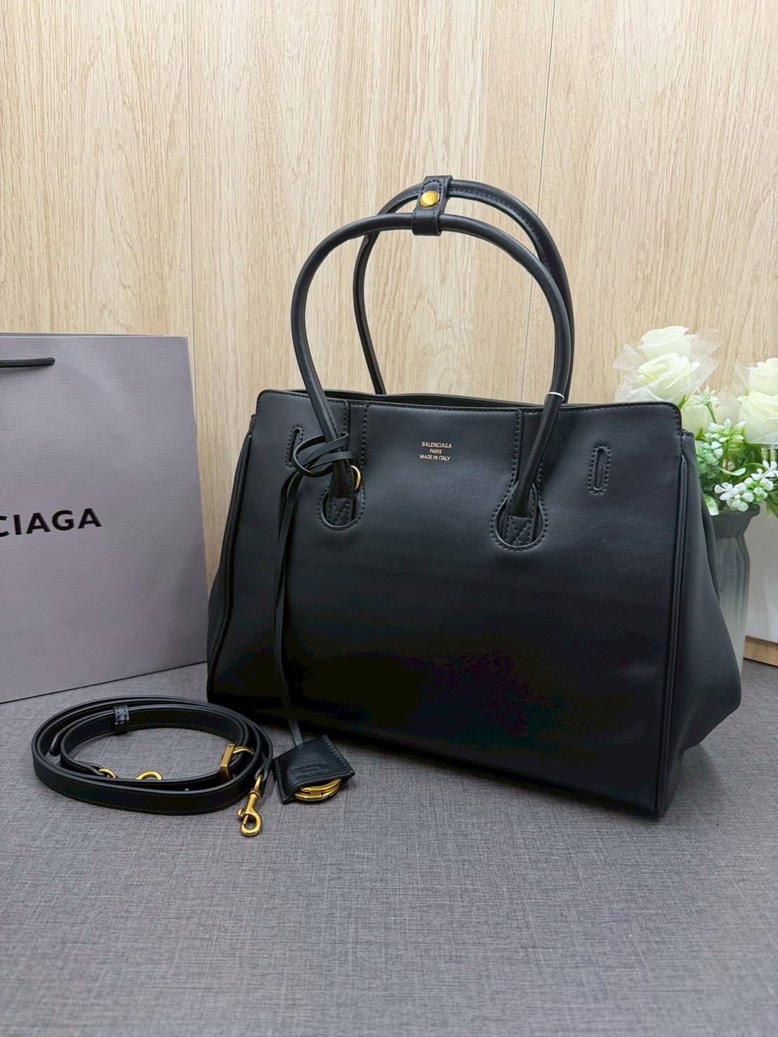ORI หนังแท้ | Balenciaga Carry All Hampton Bag / Balenciaga Tote Bag 33cm กระเป๋าสะพายทรงโท้ท ภายในโล่งกว้าง ดีไซน์เรียบง่าย เรียบหรู