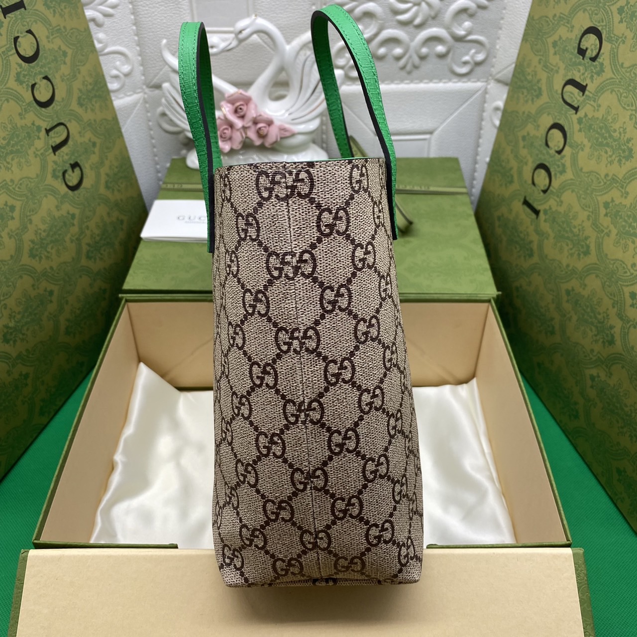 (รวมแบบ) หนังแท้ GUCCI Animal-Friendly Gucci Kid GG Supreme Tote Bag ลายใหม่น่ารักมากเลยค่าา งานหนังแท้ทรงตั้งสวย ขนาดกะทัดรัด จุของได้เยอะ ใช้ได้ทั้งเด็กและผู้ใหญ่ น่ารักมากค่ะ