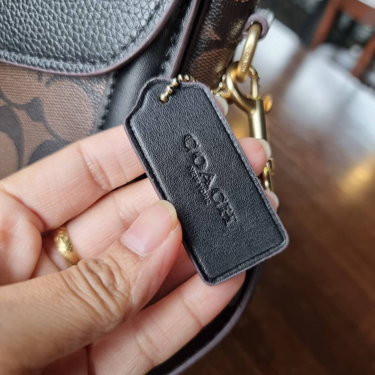 ของแท้ 💯% COACH C2806 GEORGIE SADDLE BAG IN SIGNATURE CANVAS ยกระดับความหรูให้กับตัวเองกันหน่อย