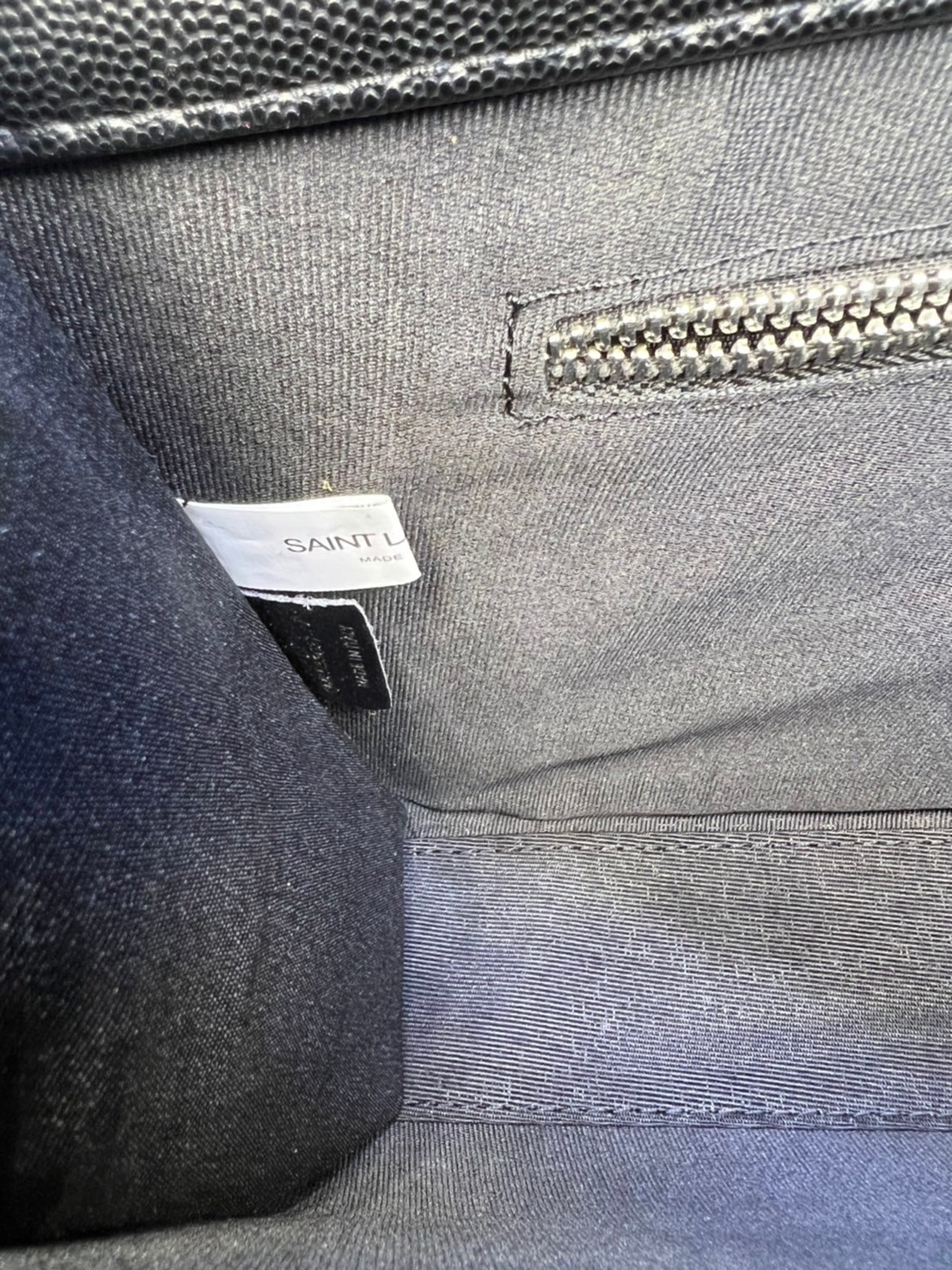 หนังแท้ YSL college large chain bag in quilted leather 30cm กระเป๋าสะพายใบใหญ่ ดีไซน์ทรงสวยหรู ตอบโจทย์ได้ทุกสไตล์ ภาพสินค้าถ่ายจากงานขายจริง ใช้งานต่างประเทศได้