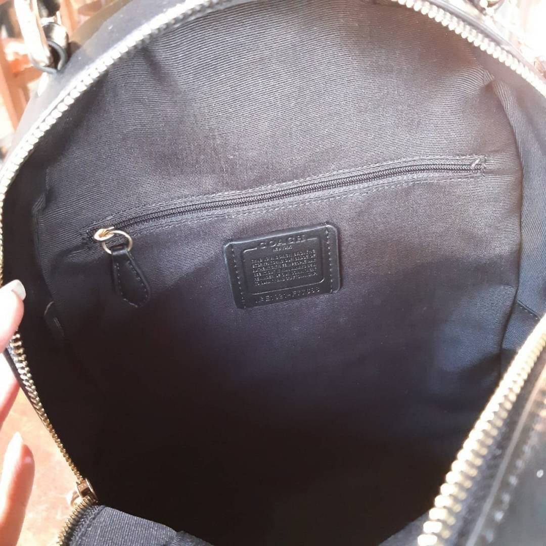 COACH F77688 JORDYN BACKPACK IN SIGNATURE LEATHER WITH RIVETS รุ่นหายาก!! รุ่นที่ตามหา!! กระเป๋าเป้สะพายหลังรุ่นยอดฮิต!! 👍👍👍 มากี่รอบก็ขายดี ขายหมดจ้า ดีไซน์เรียบหรู ลายซีนูนรอบใบคมสวย