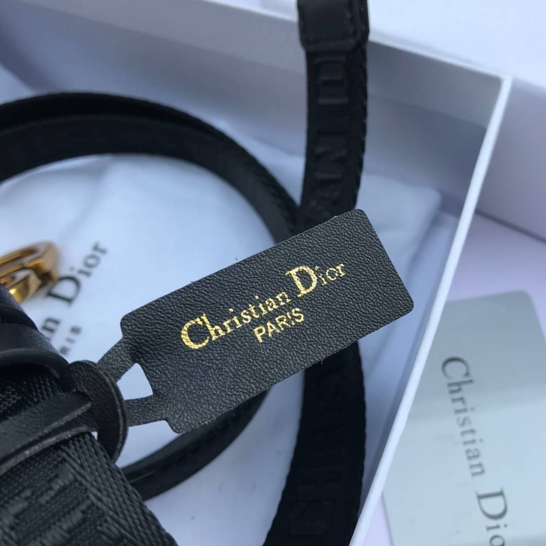 CD ♥️ Dior belt เข็มขัดสุดหรูสายผ้า มาแล้วค่าา งานคูลคุล เท่ๆ ใช้ได้ทั้งหญิงชาย ดีไซน์สุดคลาสสิคสไตล์ Vintage โลโก้ 3D Gold metal สวยงามมากค่ะ เข้าได้กับทุกลุ๊คสไตล์การเเต่งตัว สวยหรูดูดีมีระดับ ไอเท็มนี้แนะนำเลยค่าา