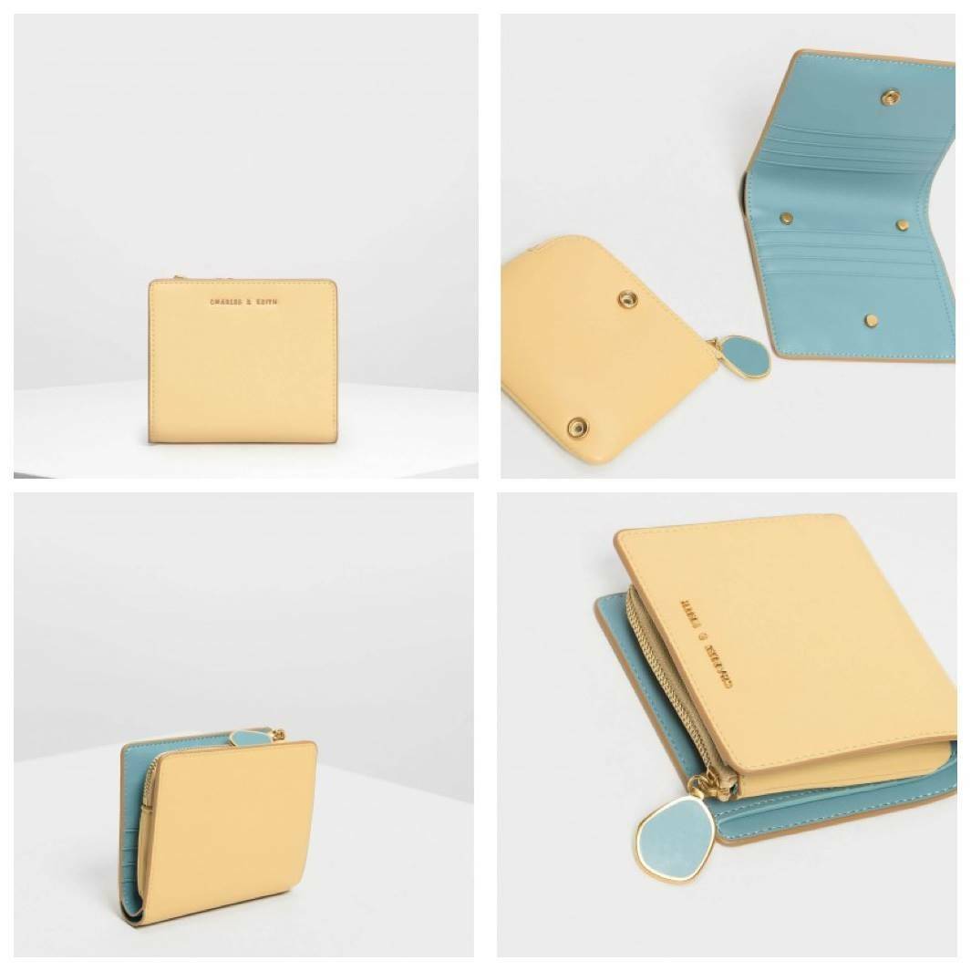 Charles & keith Classic Mini Snap Button Wallet กระเป๋าสตางค์ทรงสั้นรุ่นใหม่ชนช้อป! วัสดุpuหนังเรียบนิ่ม ด้านหน้าประดับโลโก้แบรนด์ด้วยโลหะตัวนูน ภายในเปิดปิดด้วยกระดุมทั้ง2ด้าน มีช่องซิปใส่เหรียญใบเล็ก สามารถถอดแยกกับชิ้นใหญ่ได้ ภายในยังมีช่องเสียบบัตร แล