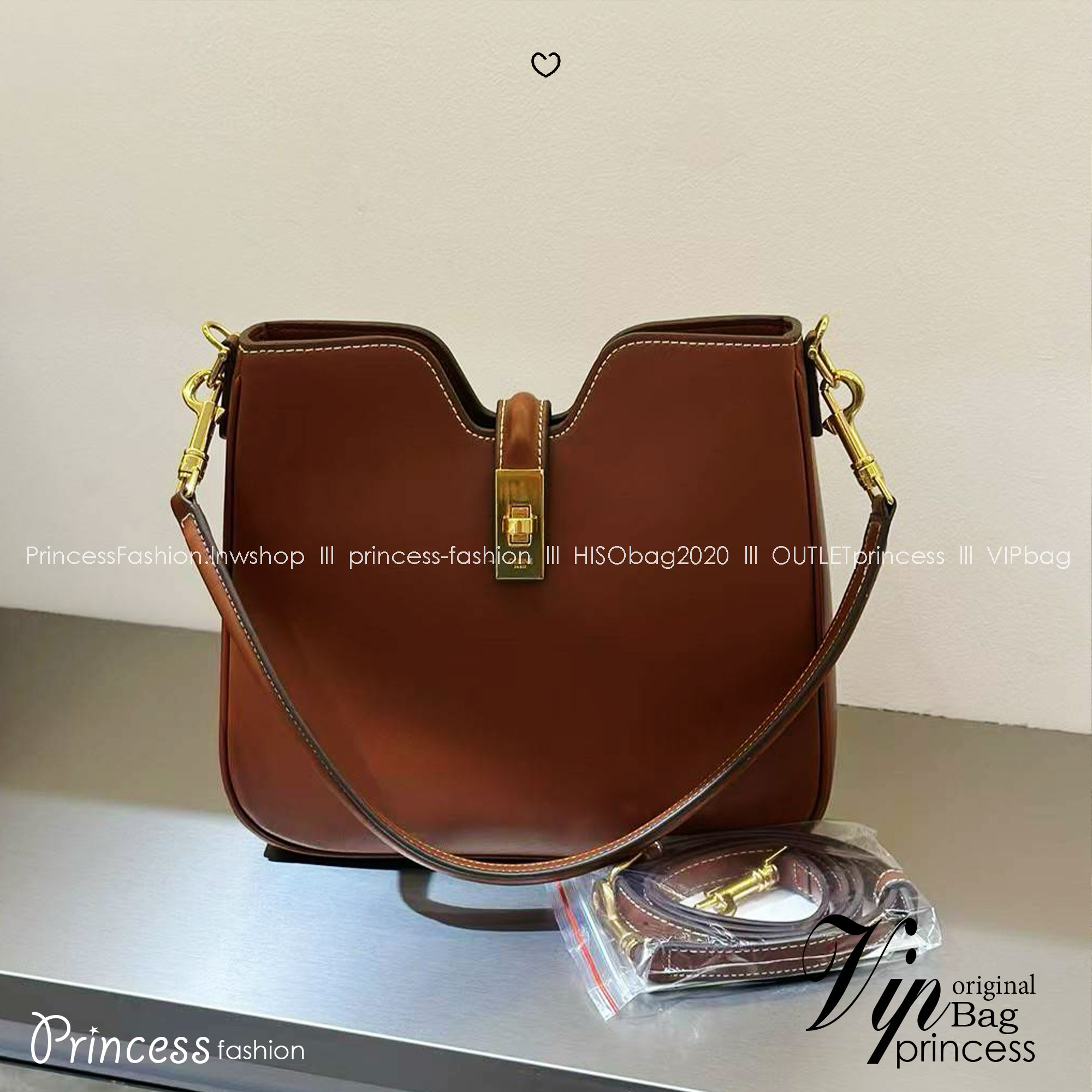 ORI หนังแท้ | CELINE CAMILLE 16 SOFT BAG IN SMOOTH กระเป๋าทรงโฮโบที่ตัวแม่ตัวมัมใช้กันเยอะสุดๆ ด้วยรูปทรงยอดนิยม สะดวกใช้ด้วยอะไหล่บิดล็อค สีทองสวยโดดเด่น