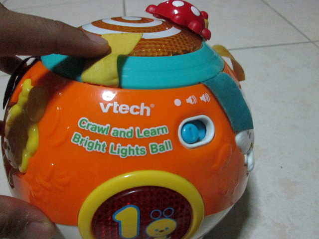 VTech - Move & Crawl Electronic Activity Ball ของเล่นมือสองสภาพดีมากค่ะ (บอลชวนคลาน)
