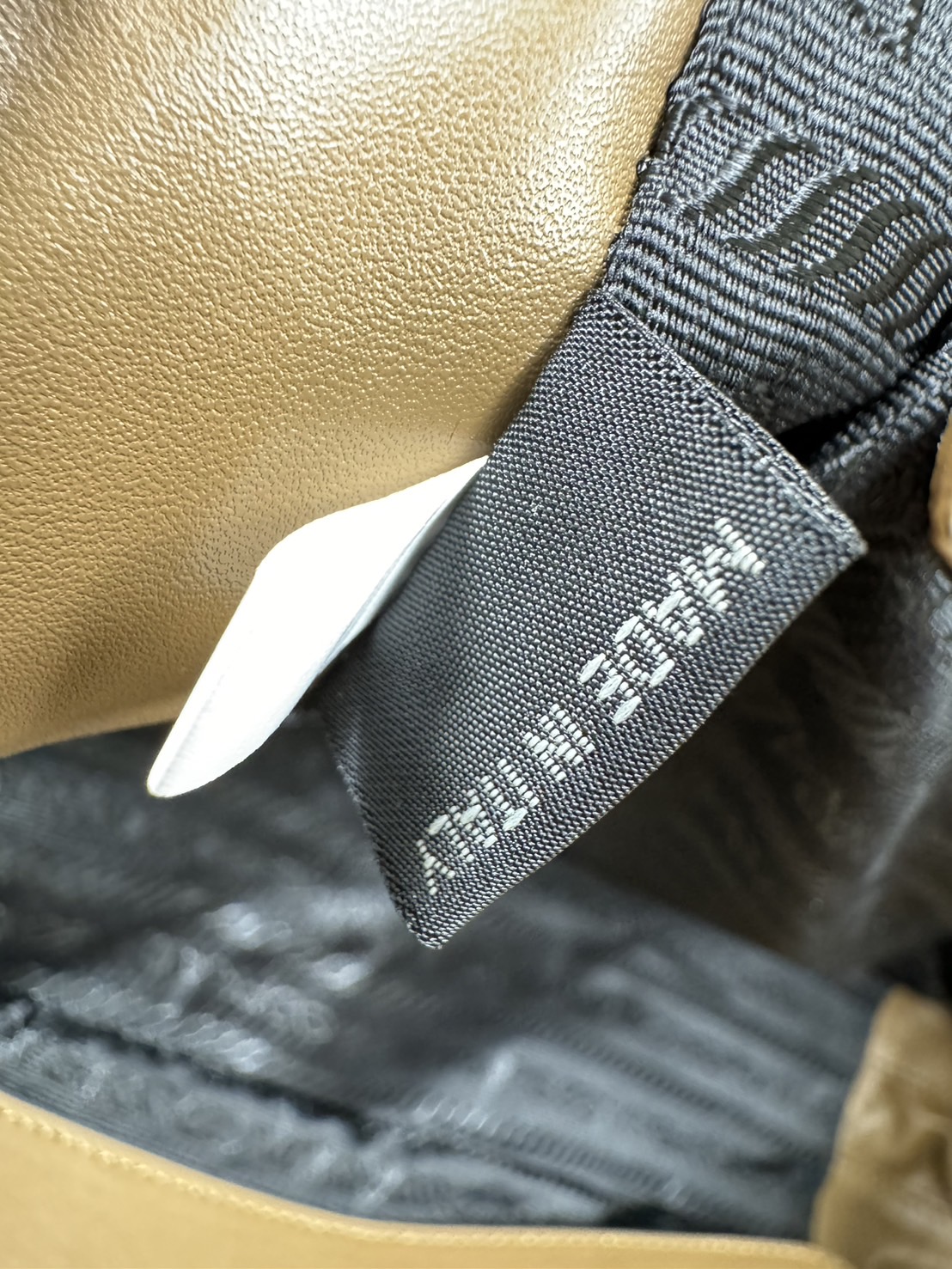 Prada Re-Edition 1978 large Re-Nylon and Saffiano leather two-handle bag 30cm กระเป๋าสะพายใบใหญ่เรียบหรู เกรดออริ สลับแท้ 1:1 ใช้งานต่างประเทศได้