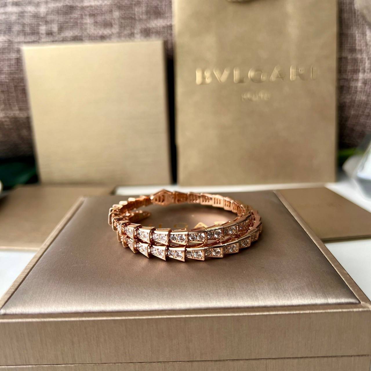 เกรดเทพ ORI | Bvlgari Bracelet 19-20cm คุณภาพงานประกวด เกรดดีสุดเอาใจสาวๆไปเลย โลหะเคลือบเงาสวยสมจริง ไม่ลอกไม่ดำ Full set box
