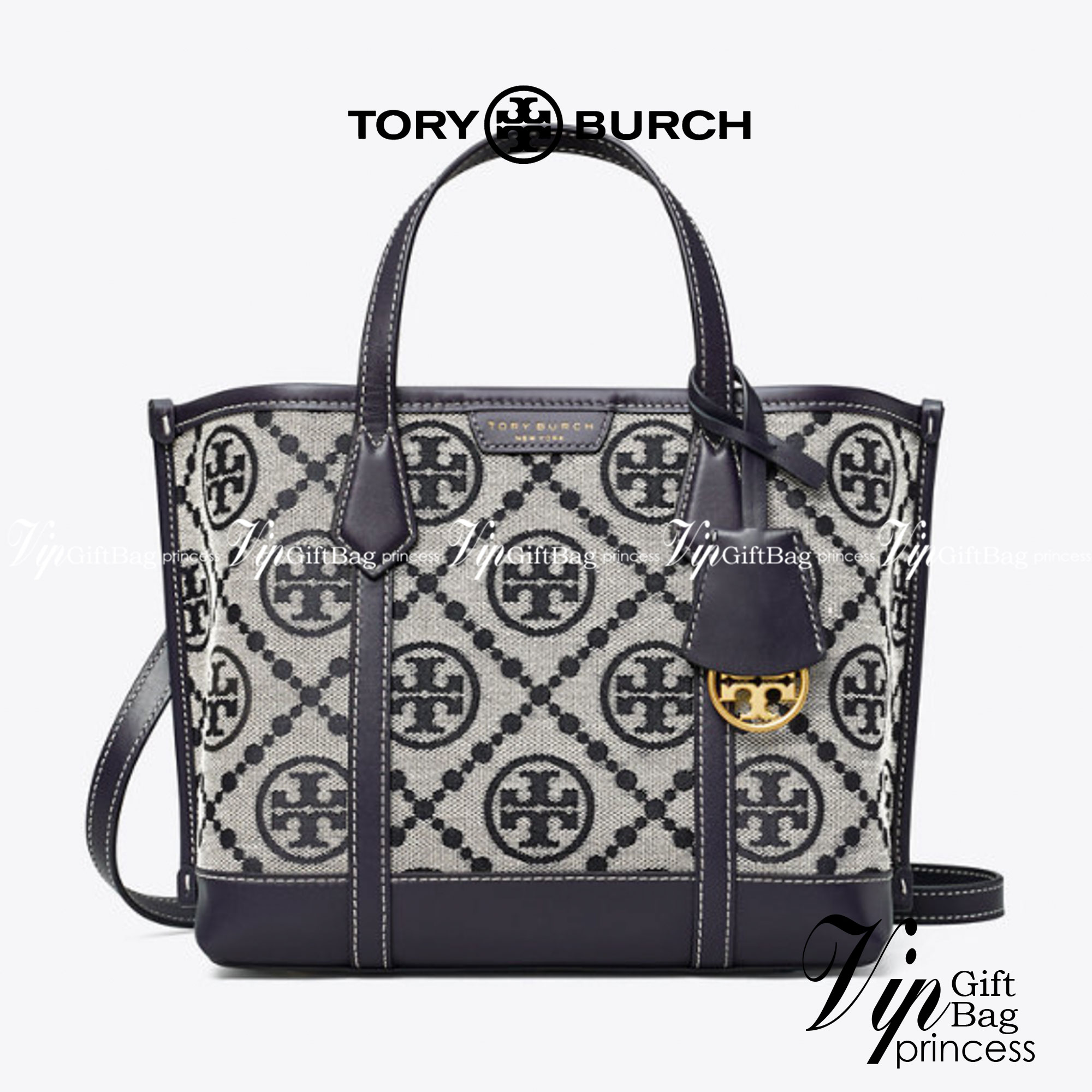 TORY BURCH PERRY MONOGRAM JACQUARD SMALL TRIPLE COMPARTMENT TOTE กระเป๋าโท้ท ไซส์เล็ก ลายโมโนแกรมสุดฮิต ปังไม่หยุดจริงๆ ขนาดกำลังสวย มาพร้อมหูจับในตัว และสายสะพายที่ปรับใช้ได้ไม่มีเบื่อ วัสดุผ้า jacquard ทักทอลาย ตัดขอบด้วยหนังแท้ ปากกระเป๋ามีกระดุมแม่เหล