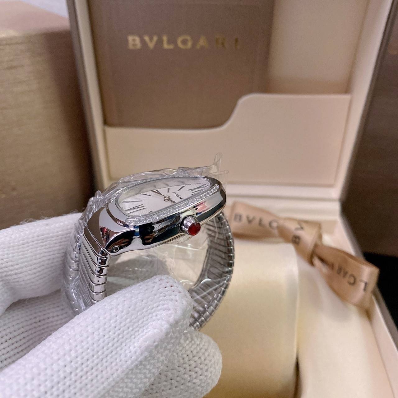 BVLGARI SERPENTI WATCH 24mm 26mm นาฬิกาบุลการี รุ่นหน้าปัดล้อมเพชร นาฬิกาผู้หญิง ภาพสินค้าถ่ายจากงานขายจริง